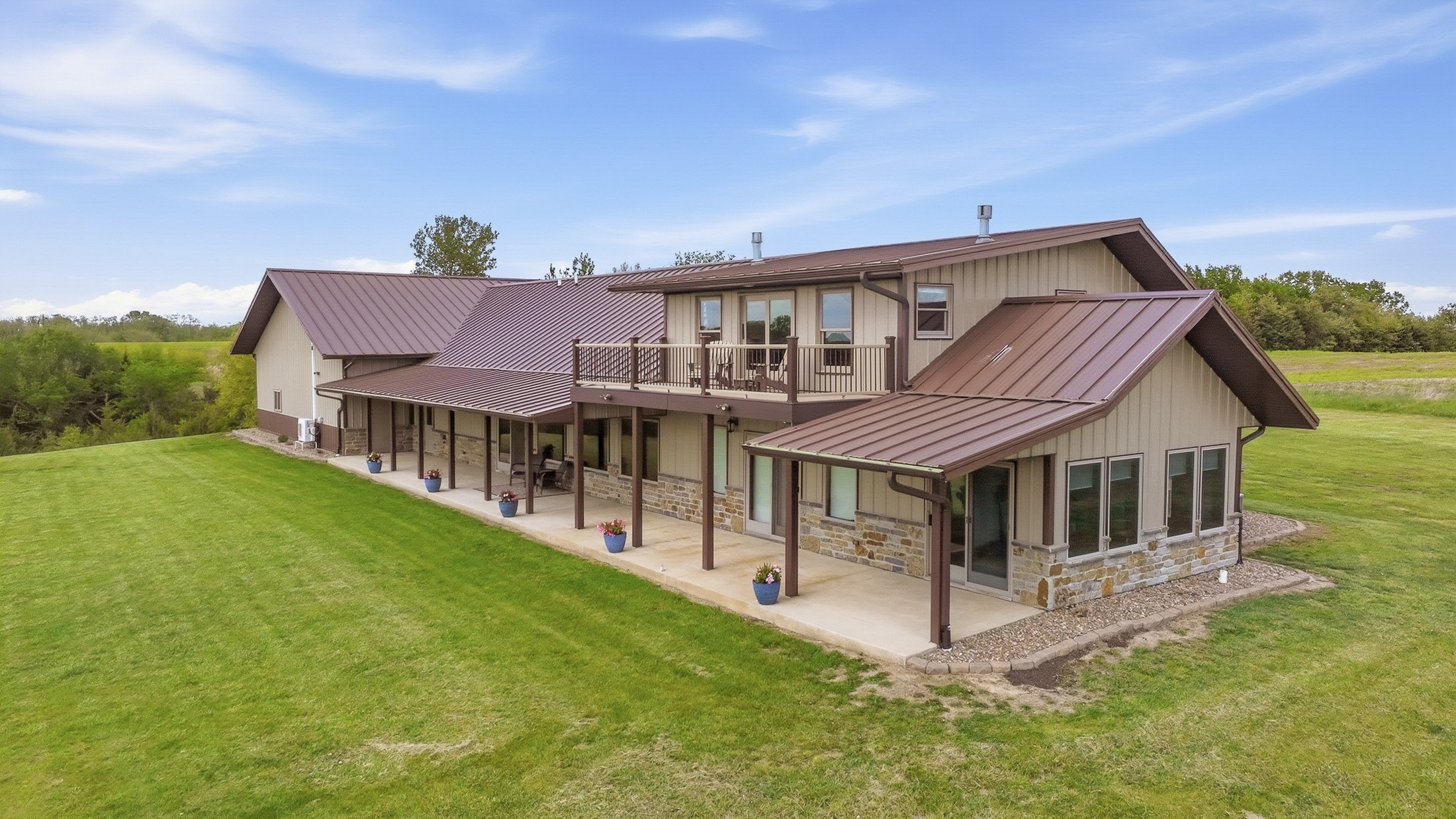 22017 Lakeview Road Property Photo 4