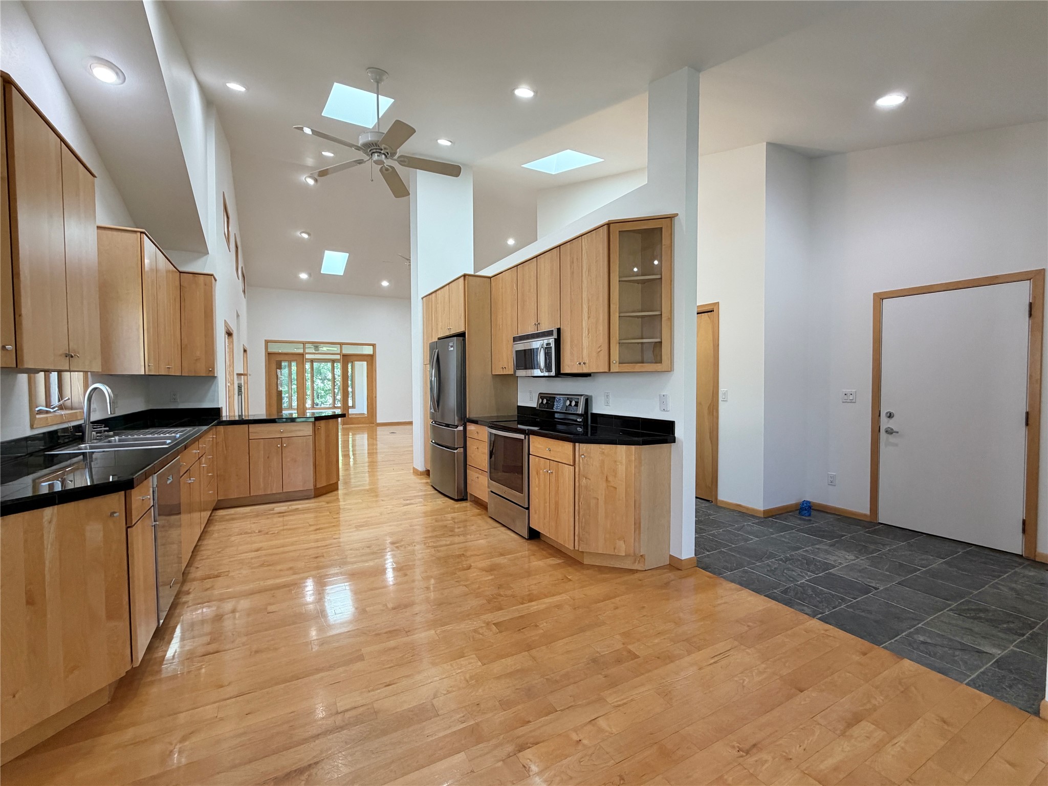 1102 S 12th Avenue W Property Photo 2