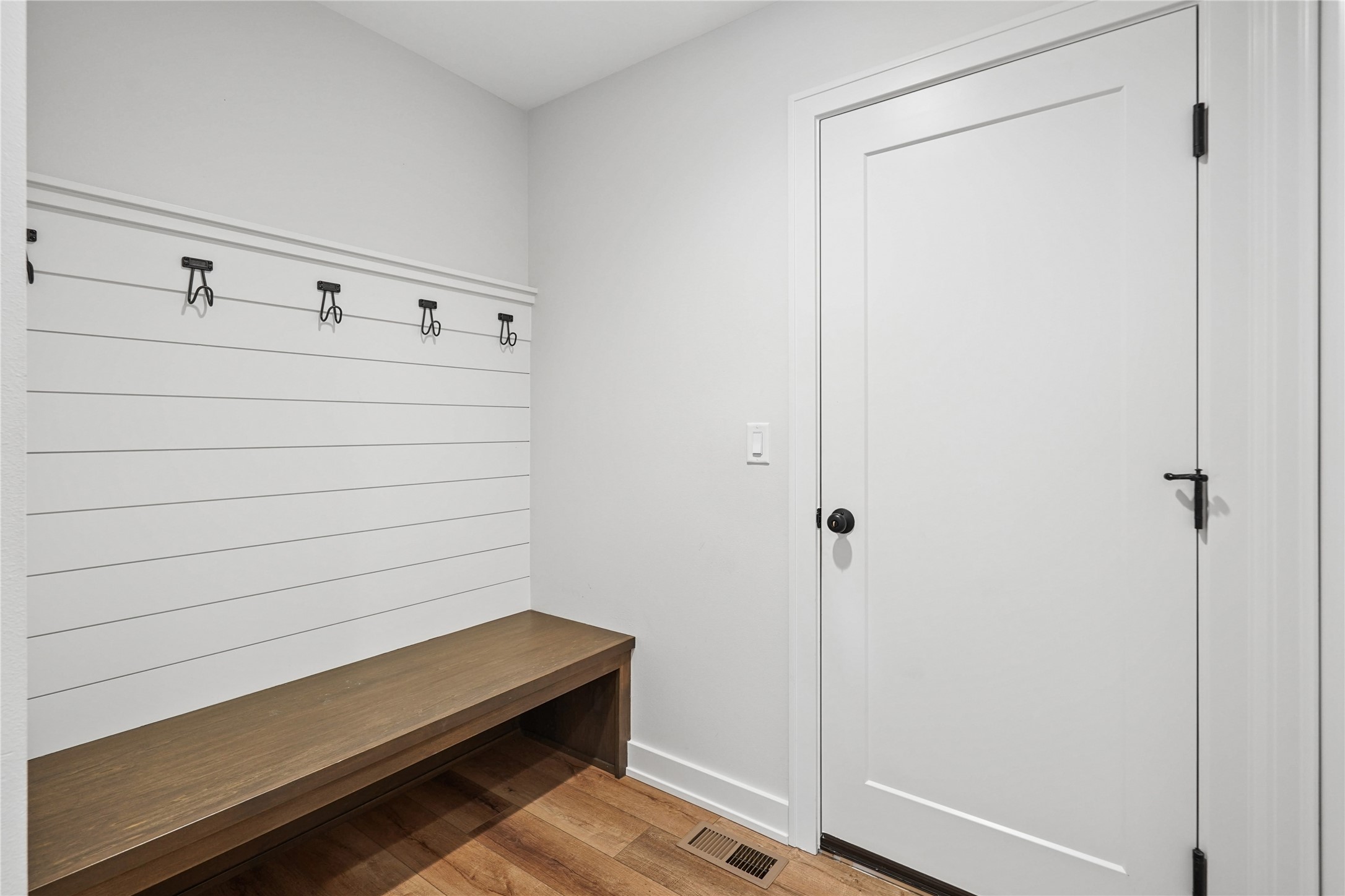 206 E Broadway Street Property Photo 18