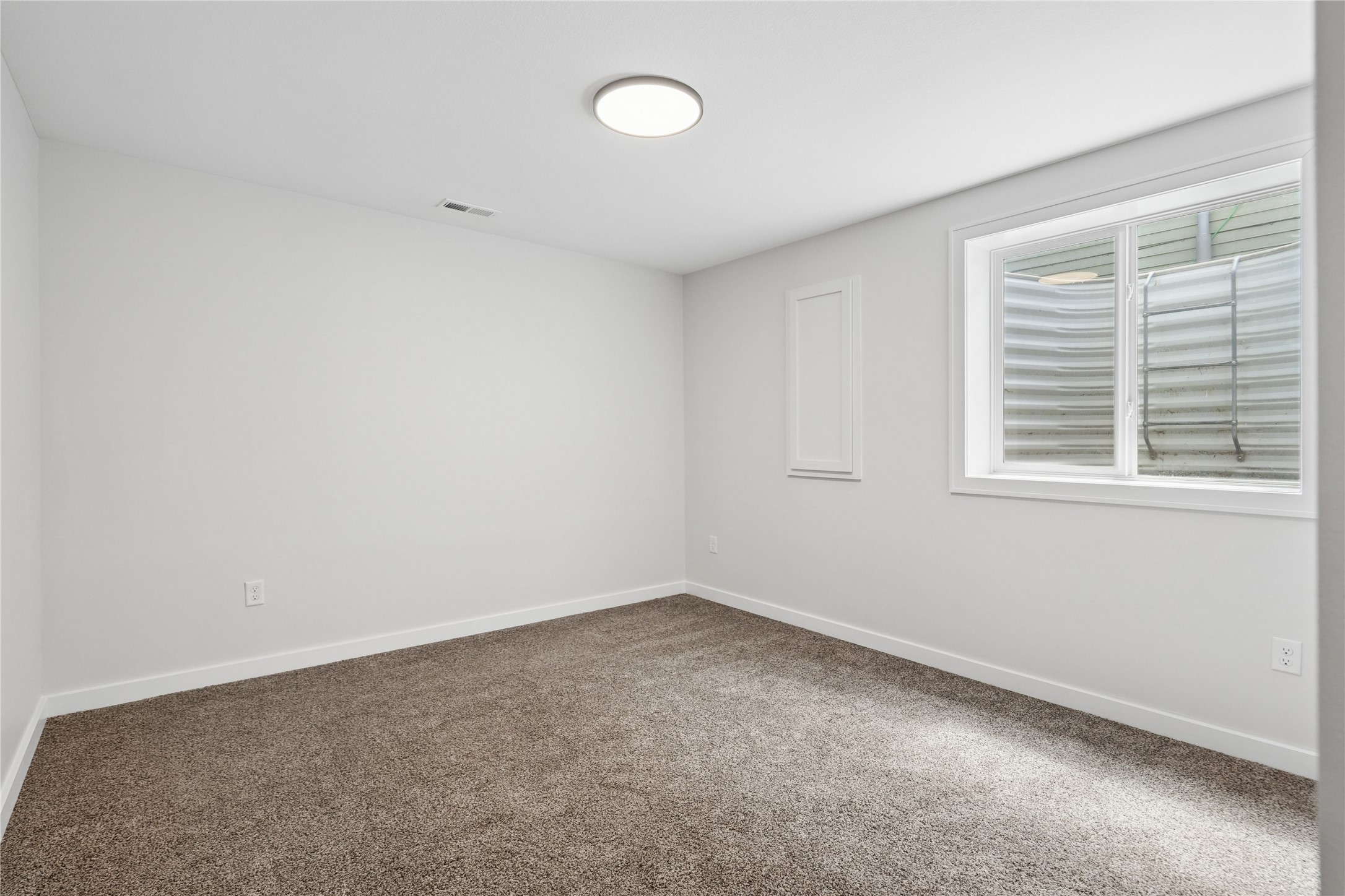 206 E Broadway Street Property Photo 23