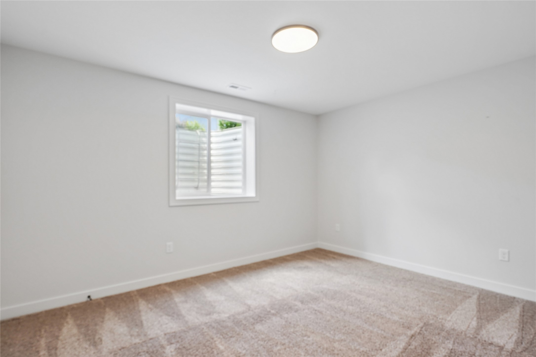 206 E Broadway Street Property Photo 24