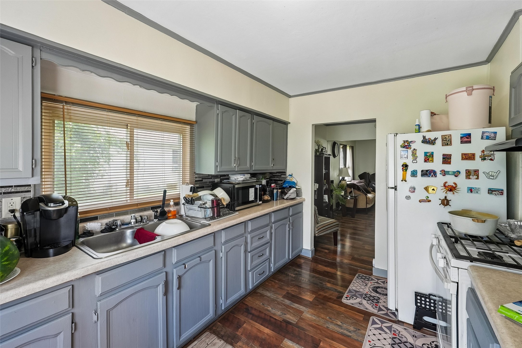 4047 2nd Avenue Property Photo 4