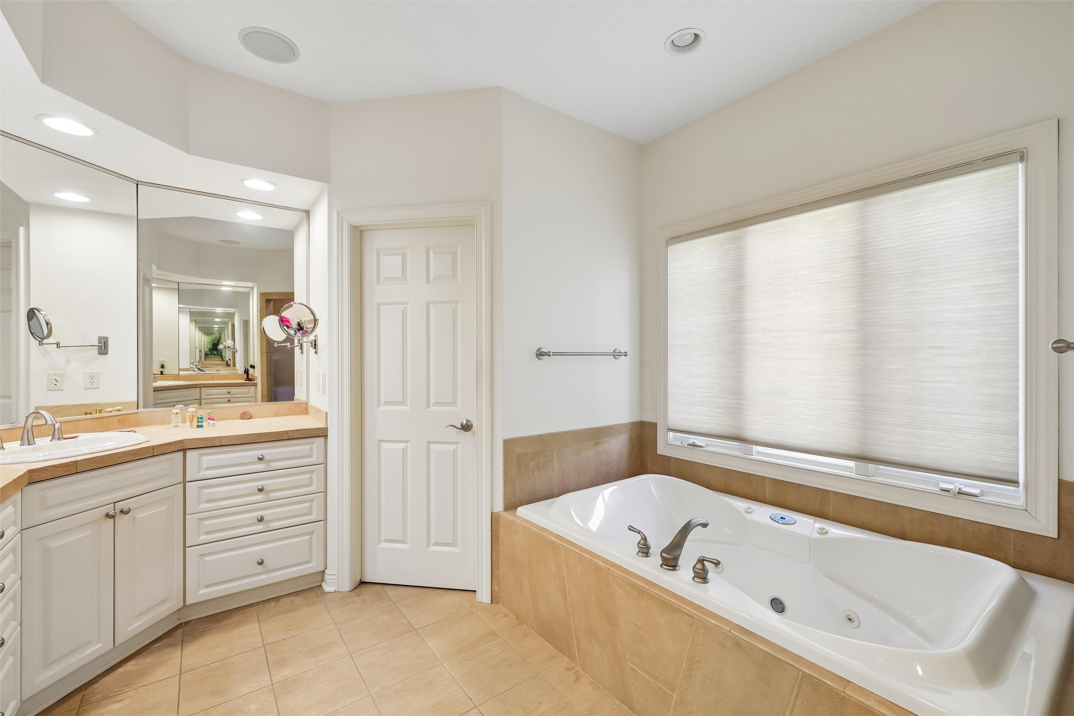1125 Glen Oaks Drive Property Photo 16