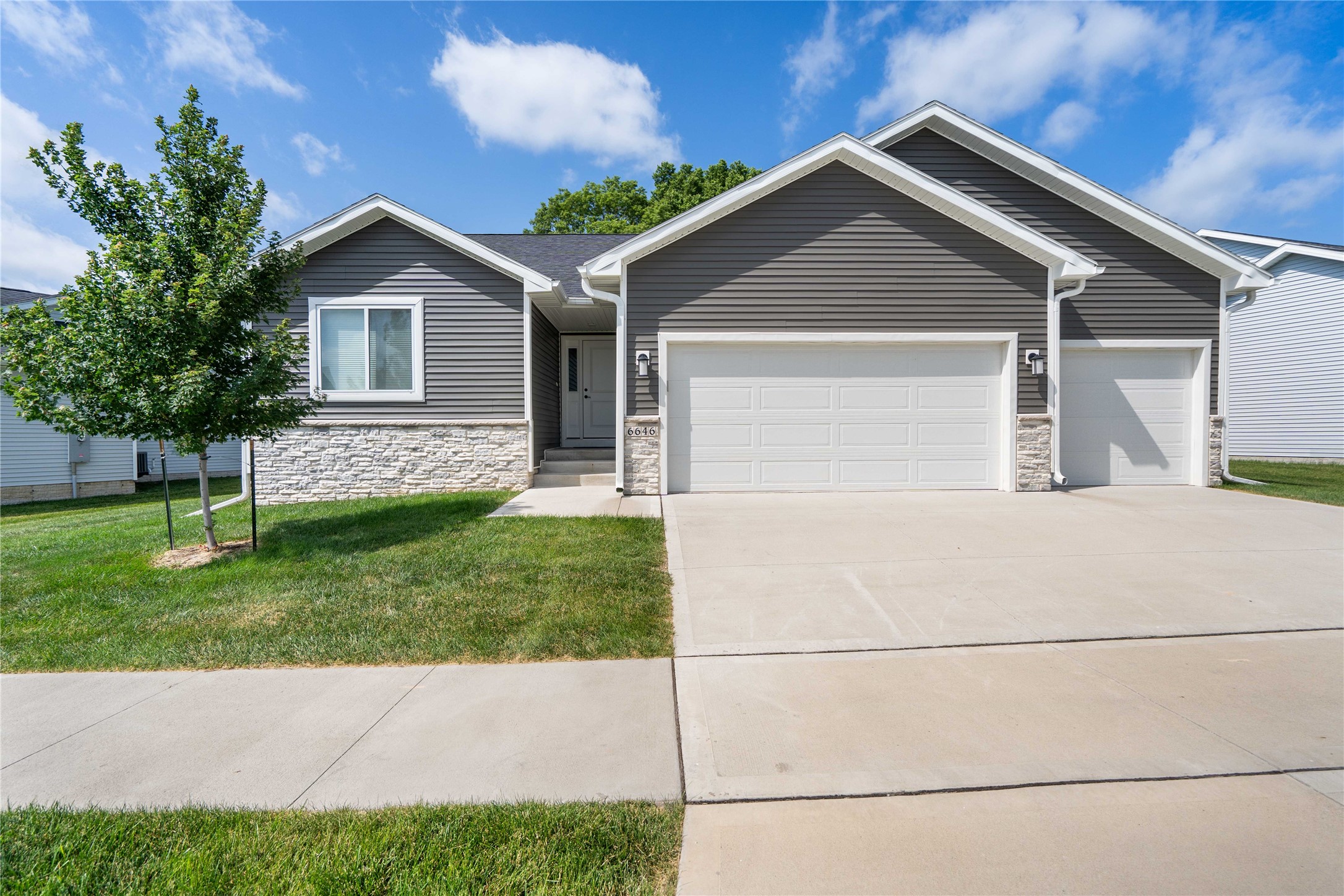 6646 NE 9th Court Property Photo 1
