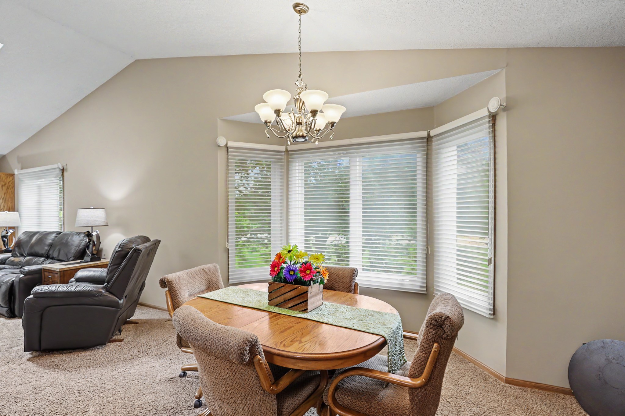 1028 Nw Irvinedale Drive Property Photo 6