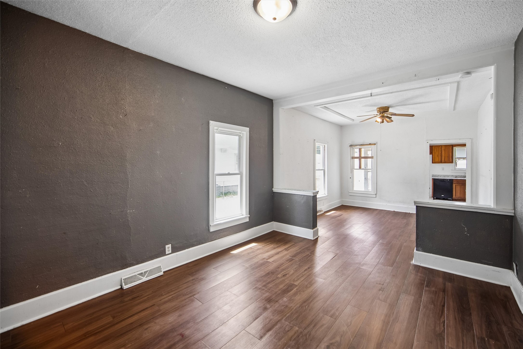 2328 E 14th Street Property Photo 5