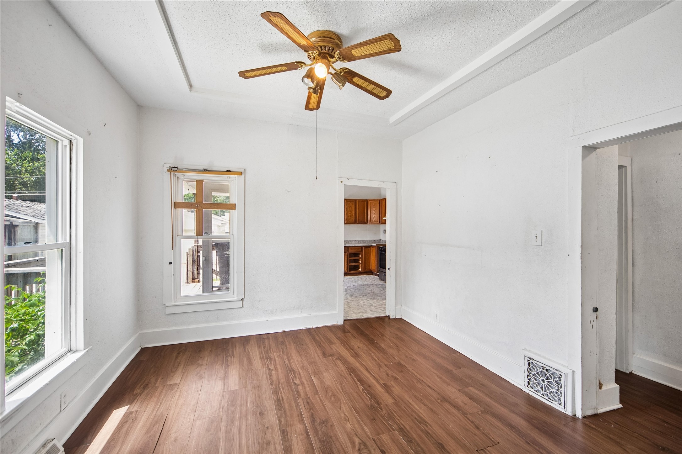 2328 E 14th Street Property Photo 6