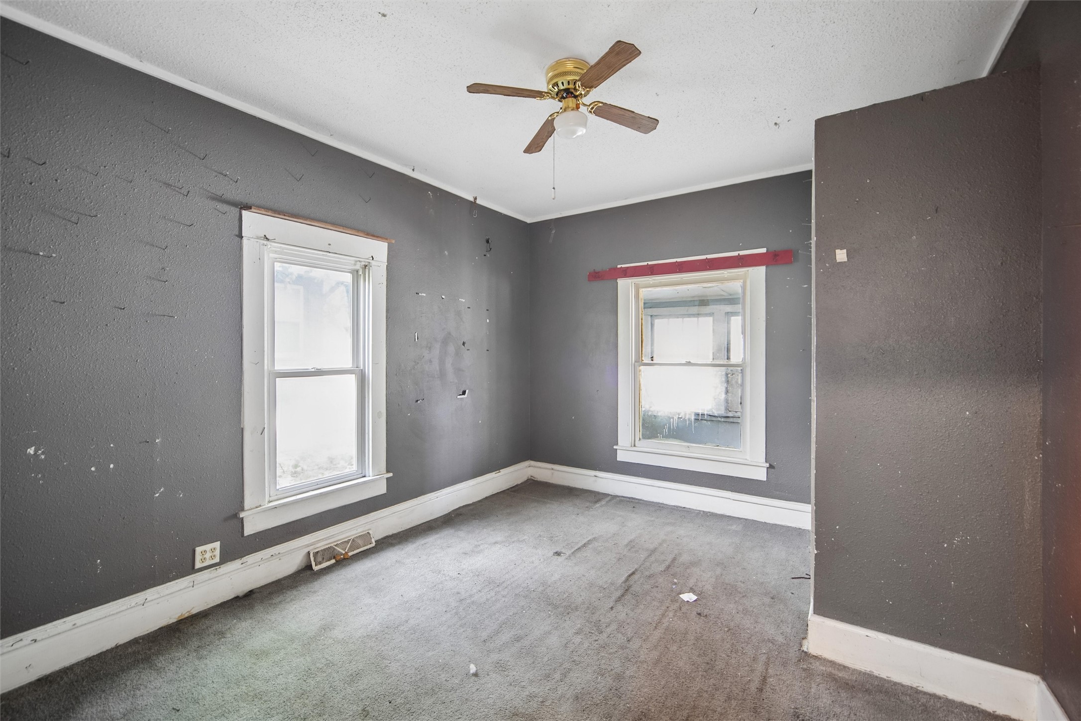2328 E 14th Street Property Photo 9
