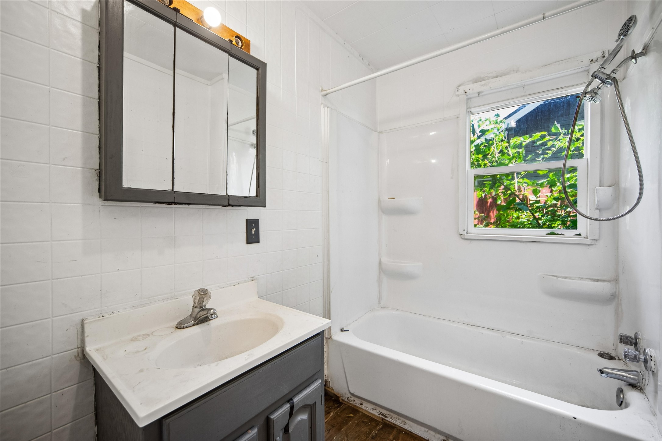 2328 E 14th Street Property Photo 10
