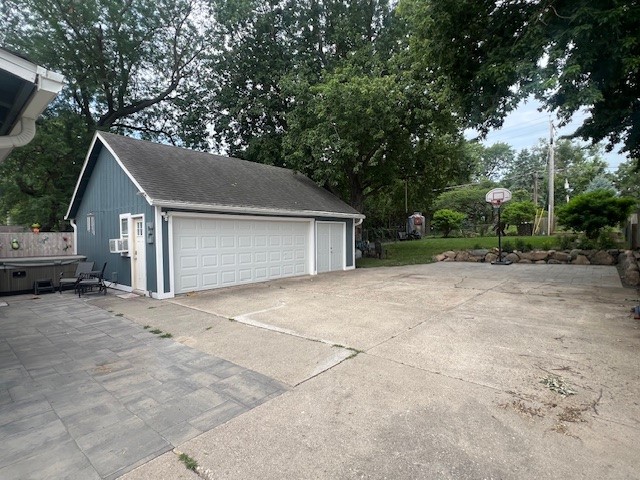 1611 Douglas Avenue Property Photo 5