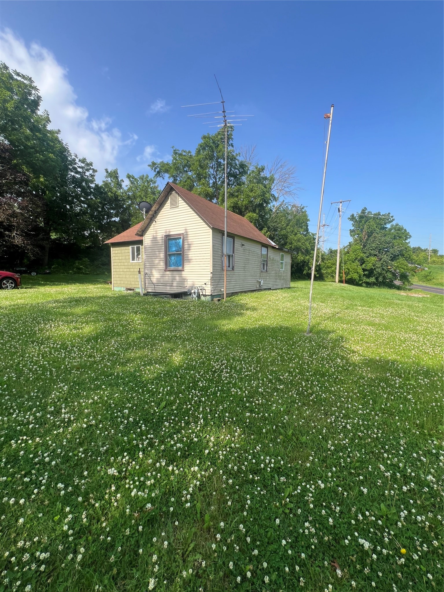 2212 Summit Street Property Photo 1