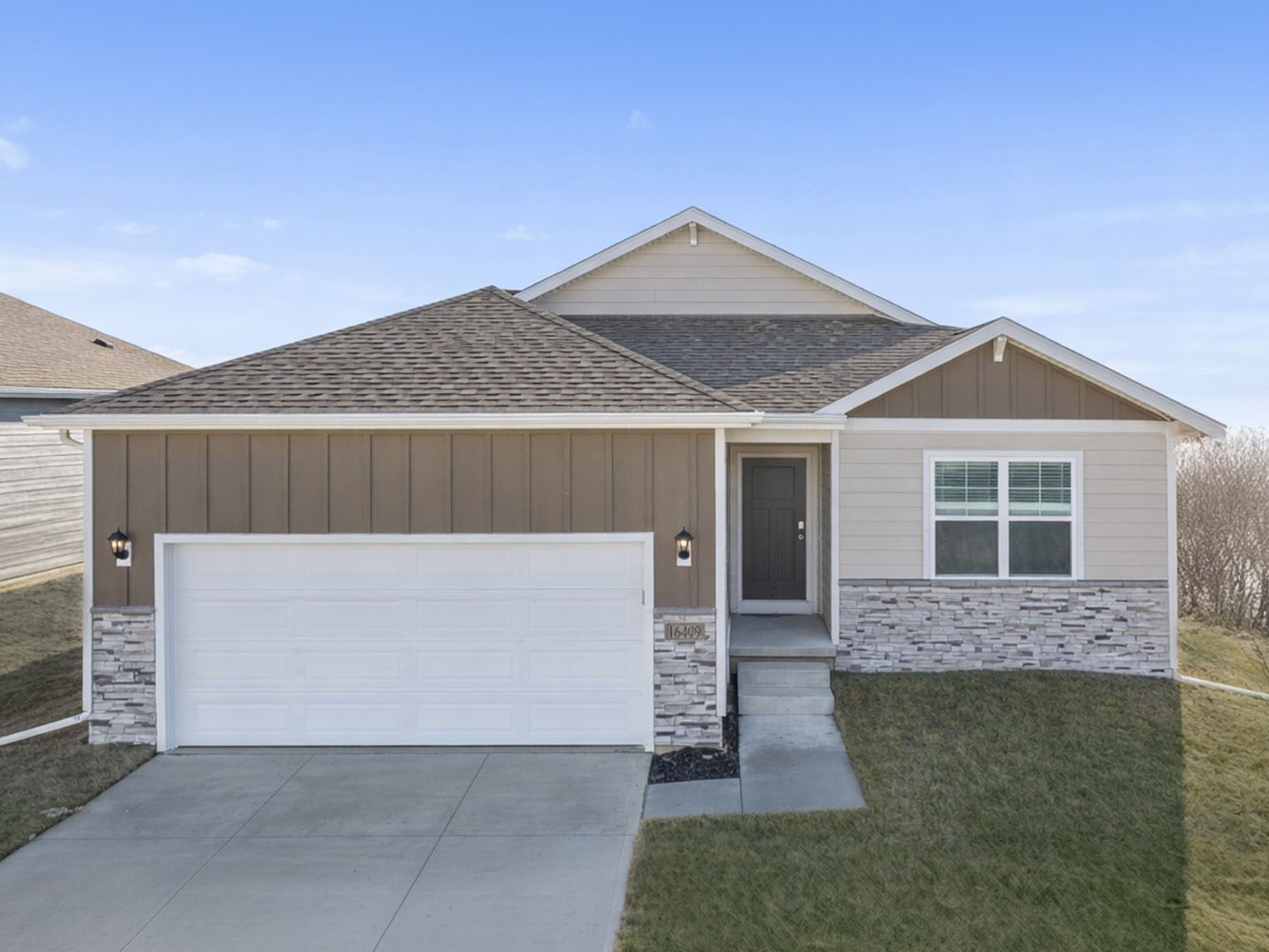 414 Kingfisher Drive Property Photo 1