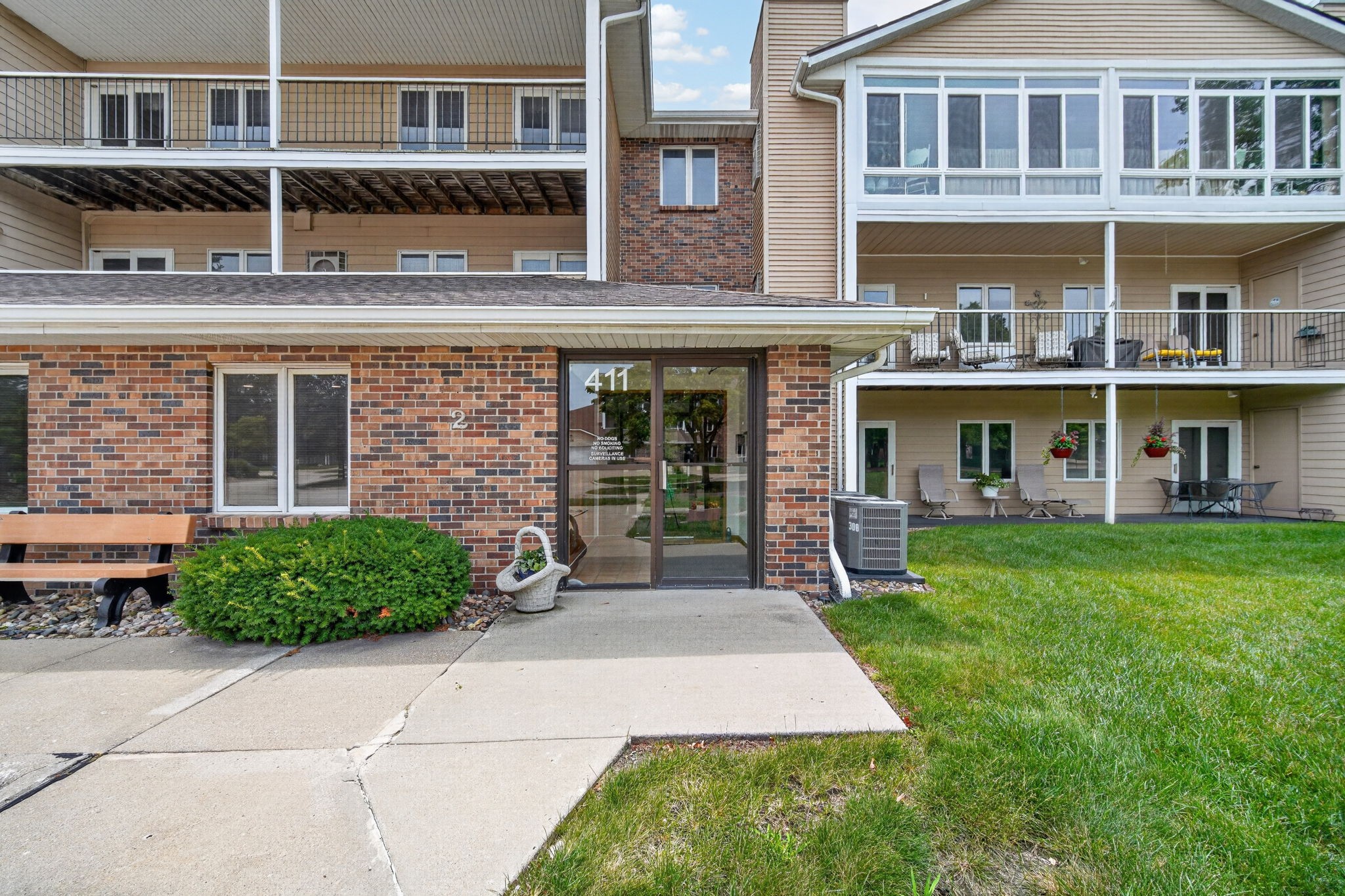 411 Se Delaware Avenue 310 Property Photo 2