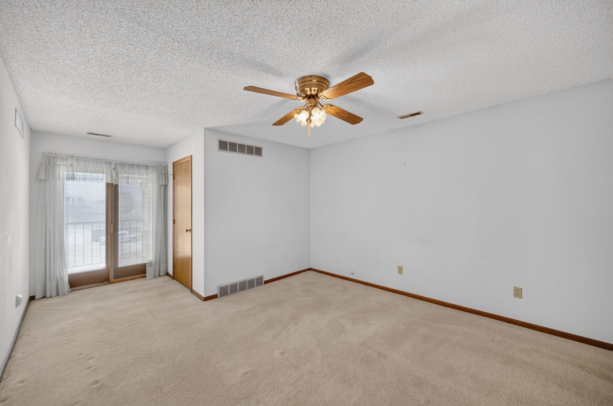 411 Se Delaware Avenue 310 Property Photo 17