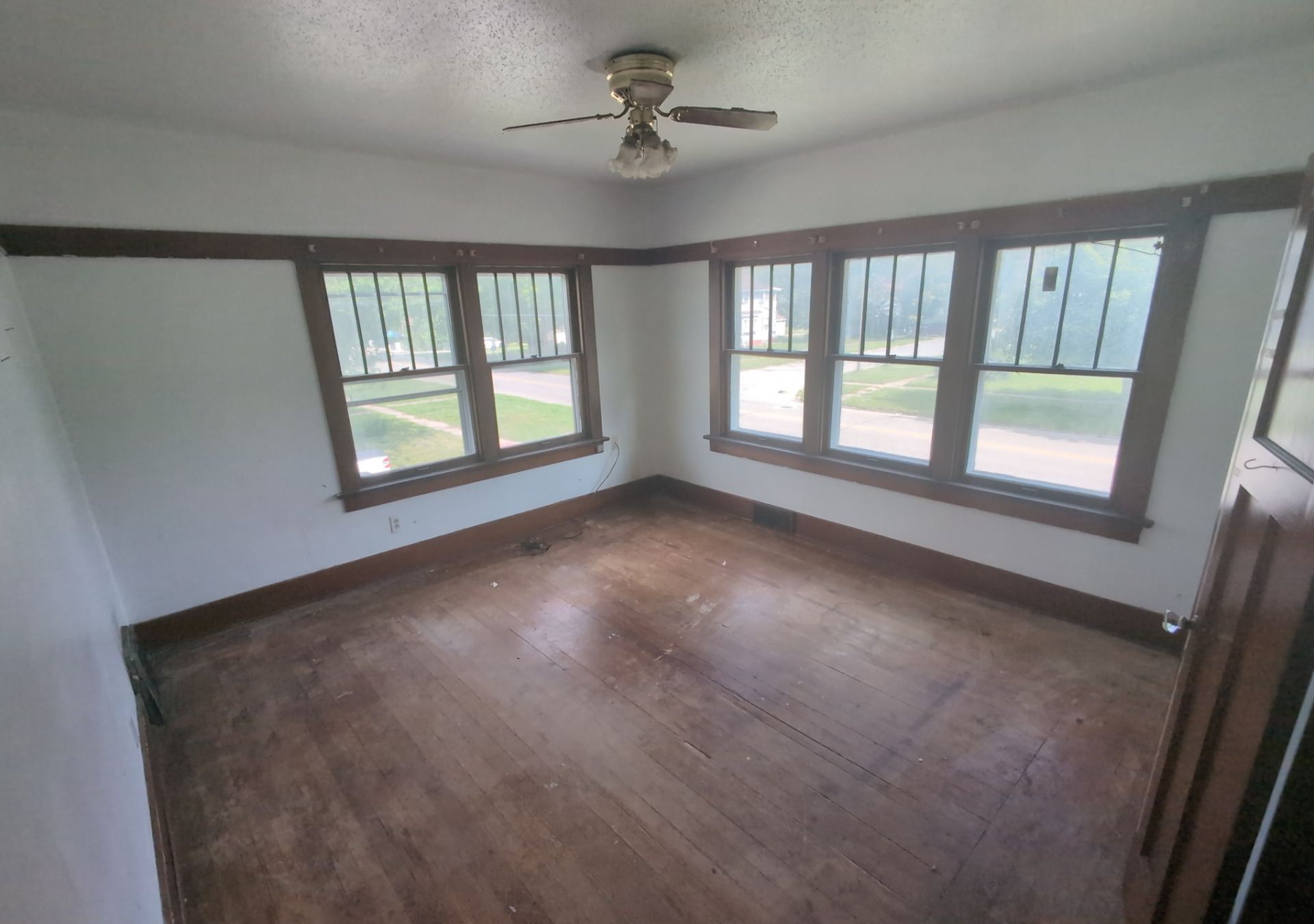 624 Willis Avenue Property Photo 8