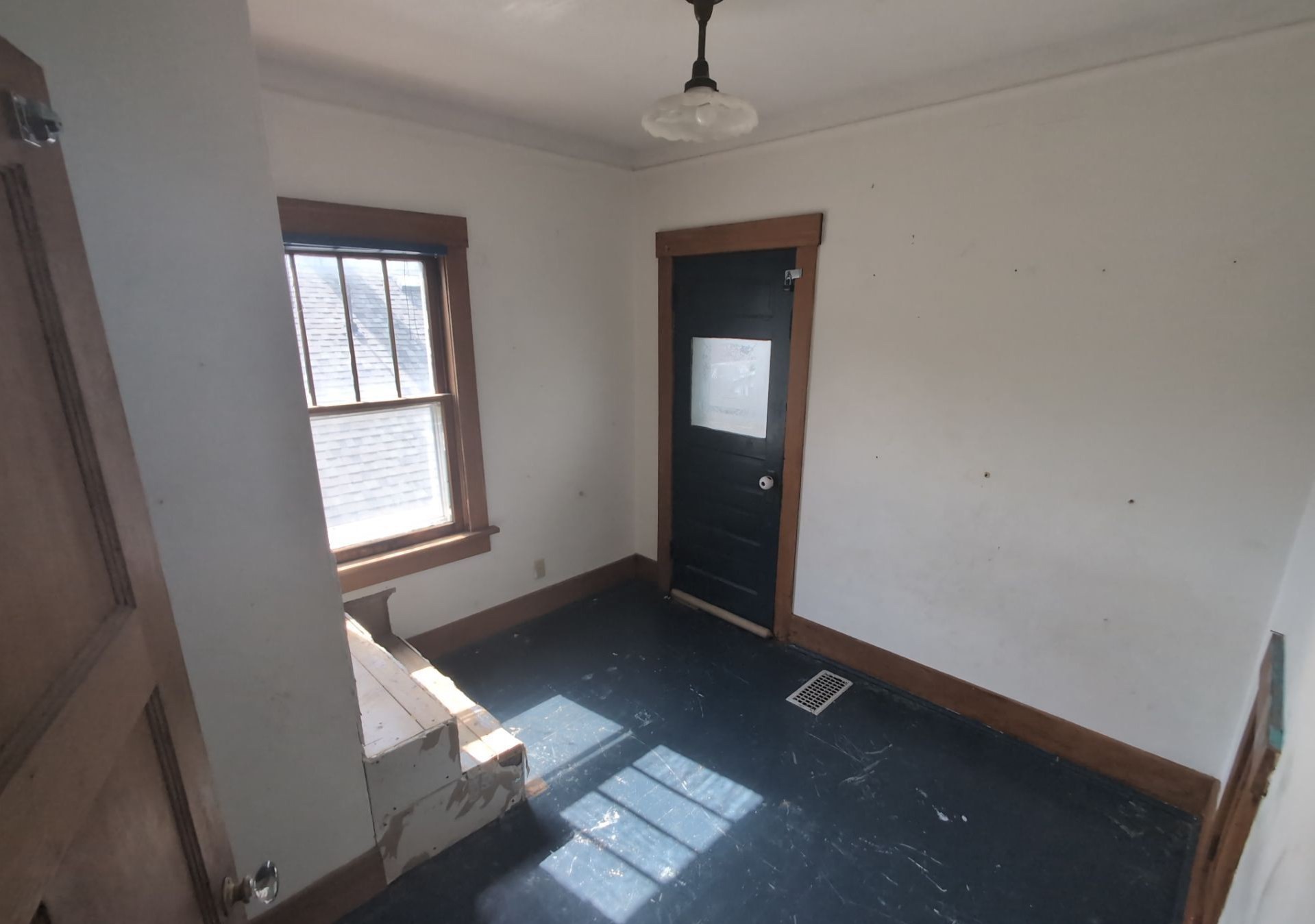 624 Willis Avenue Property Photo 11