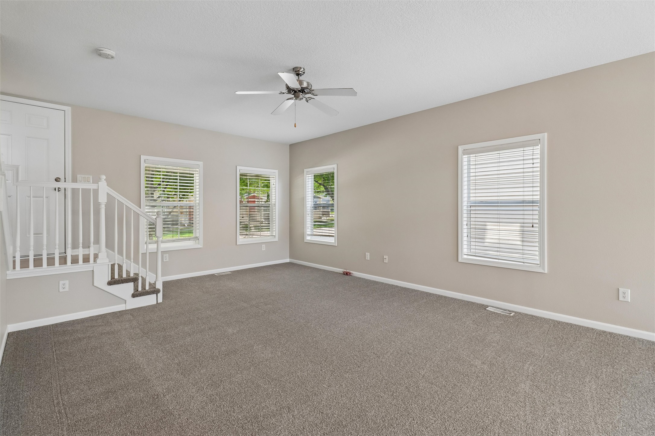 225 Se Booth Avenue Property Photo 5