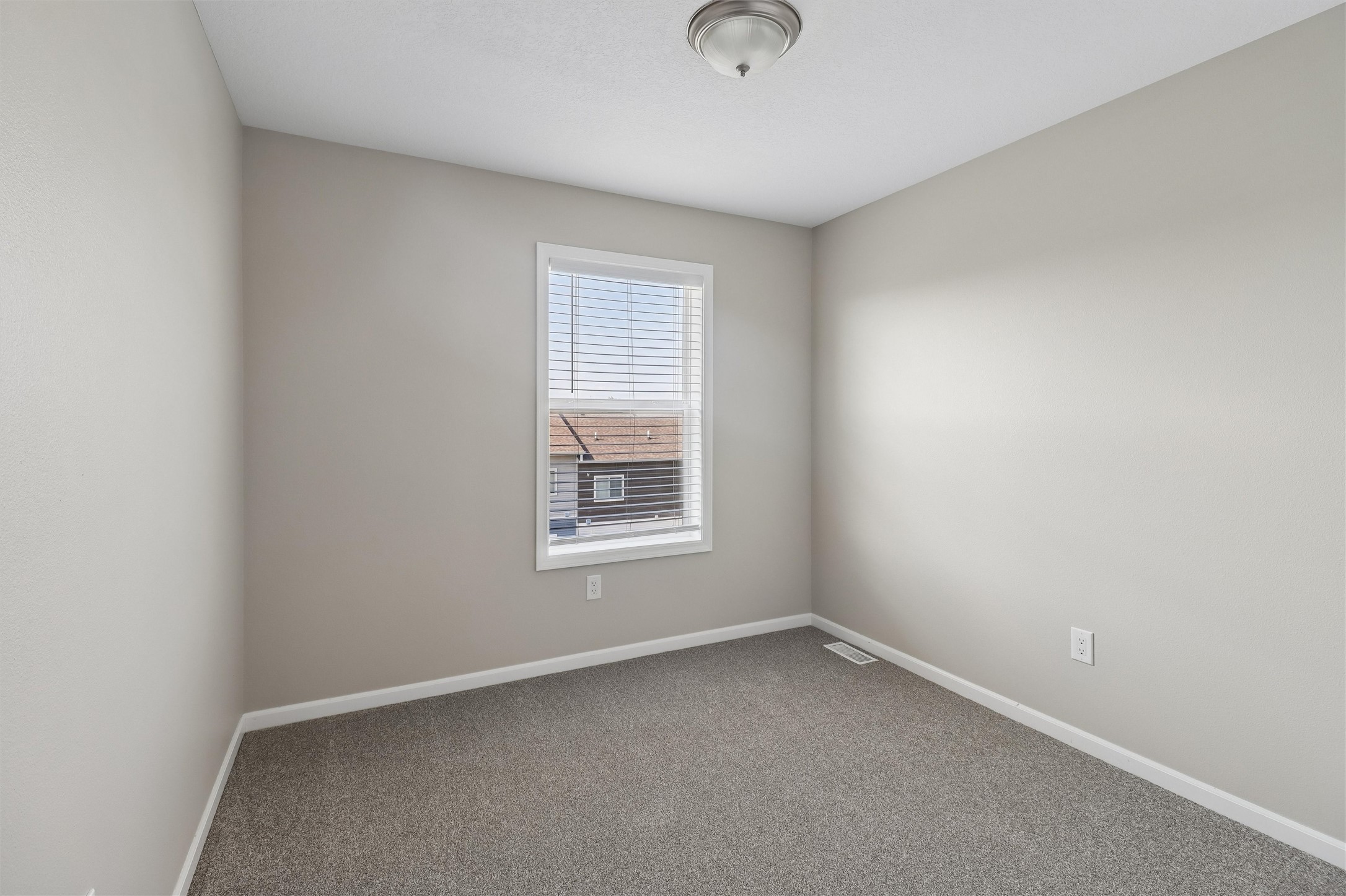 225 Se Booth Avenue Property Photo 17