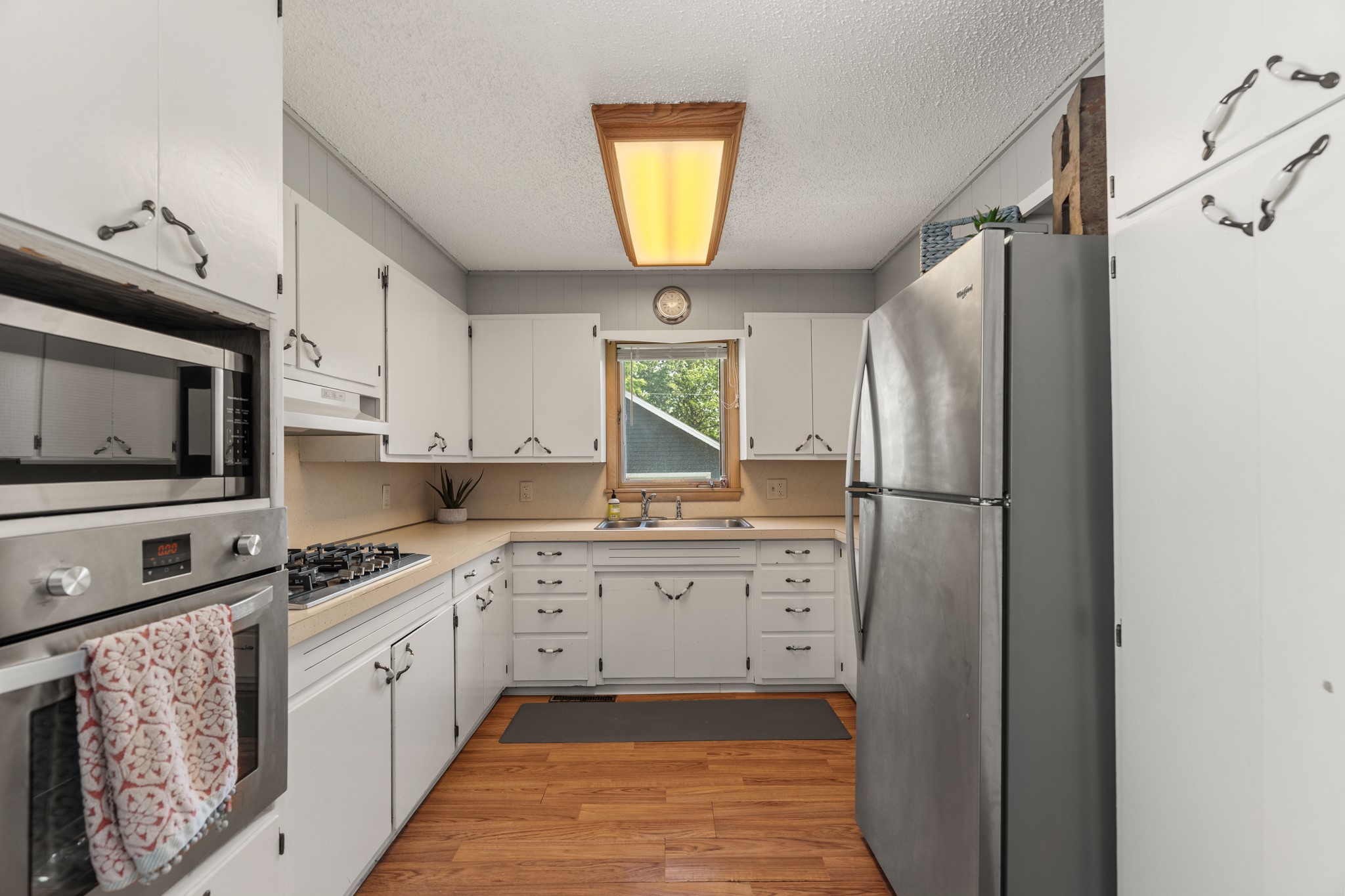611 E 1st Street Property Photo 13
