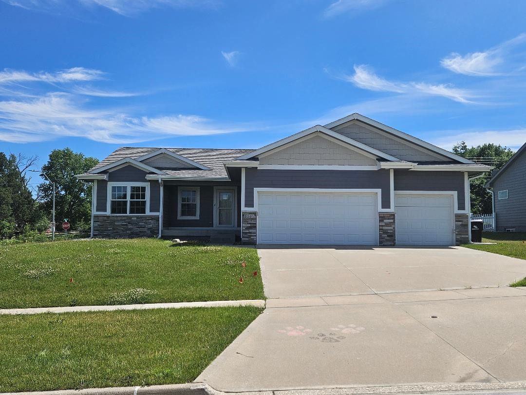 1101 Hunter Court Property Photo 1