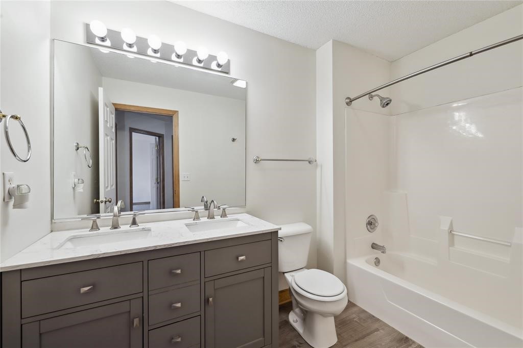 811 Burr Oaks Drive 1110 Property Photo 8