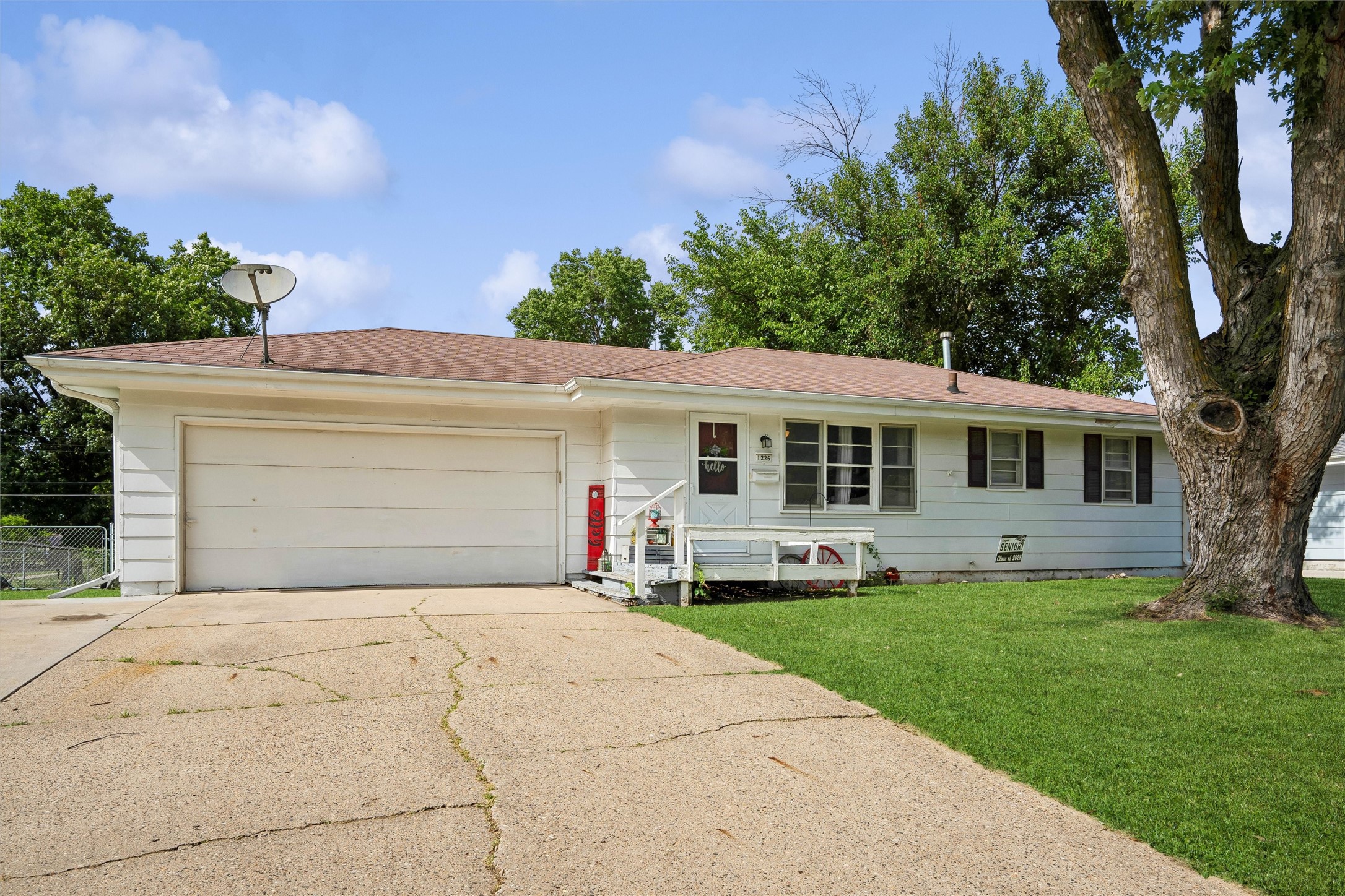 1226 SW Lynn Drive Property Photo 1
