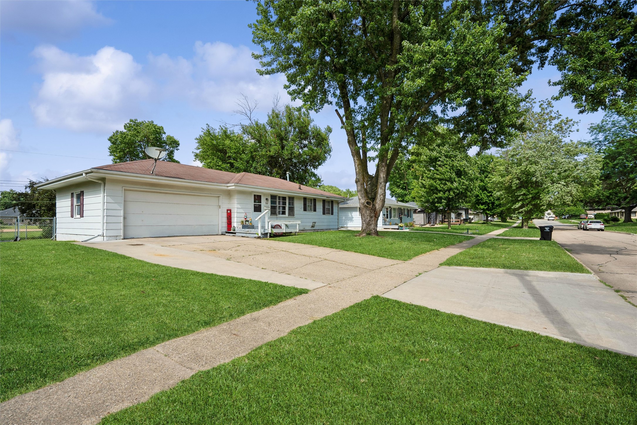 1226 Sw Lynn Drive Property Photo 2