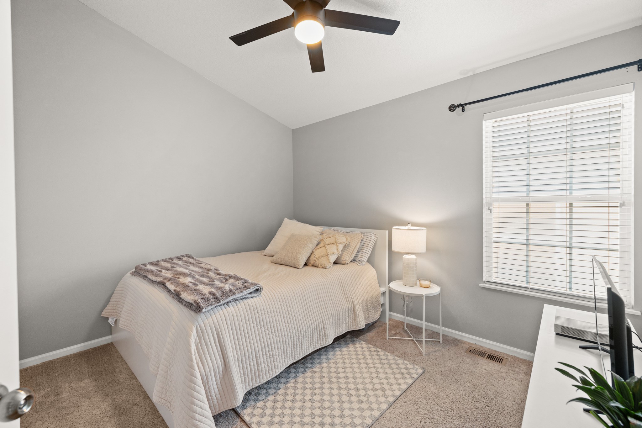 15226 Greenbelt Drive Property Photo 17
