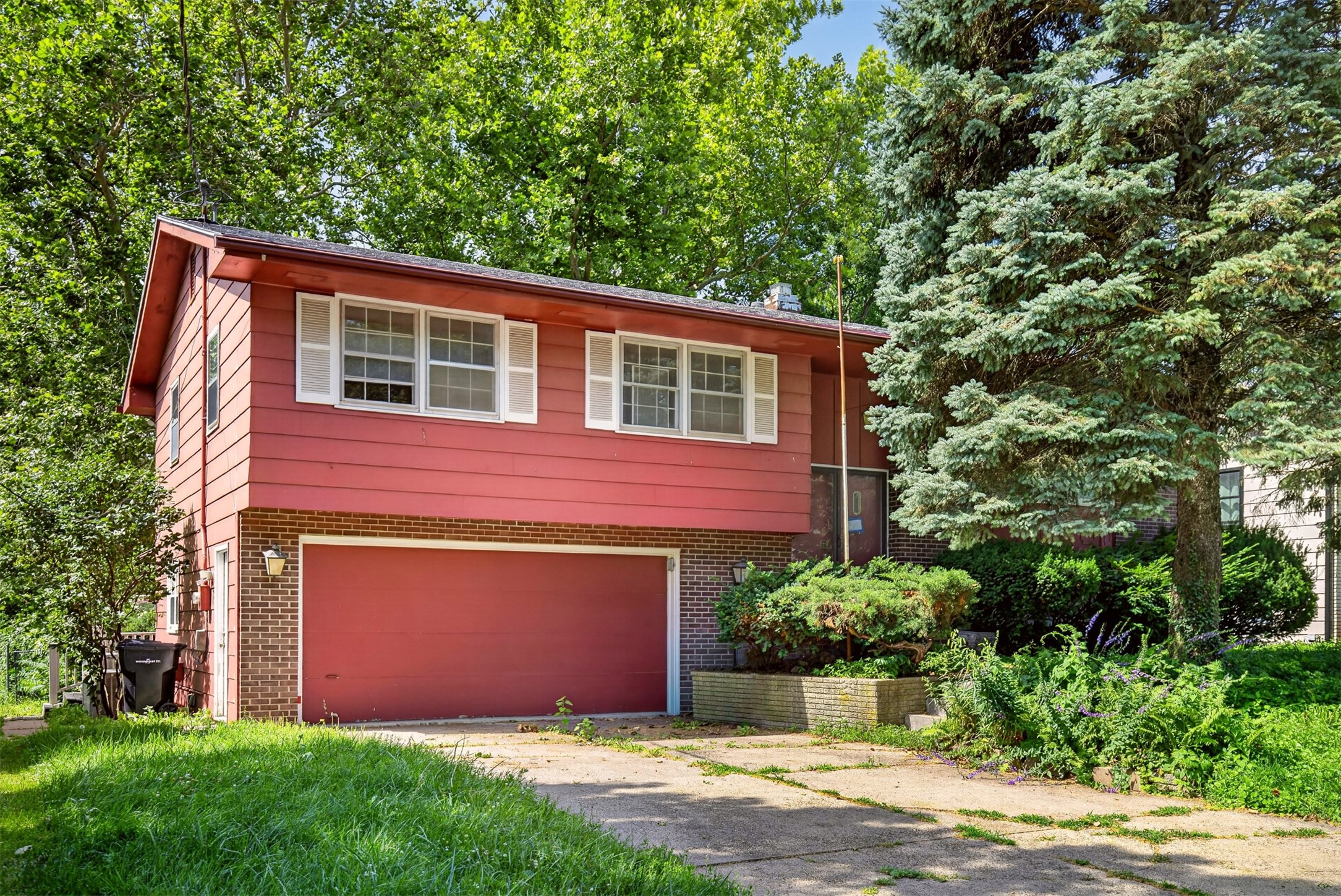 6514 Lincoln Avenue Property Photo 2