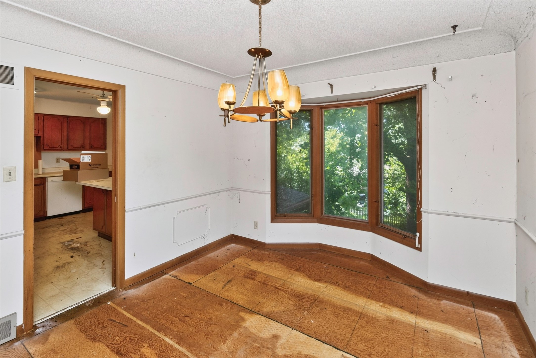 6514 Lincoln Avenue Property Photo 8