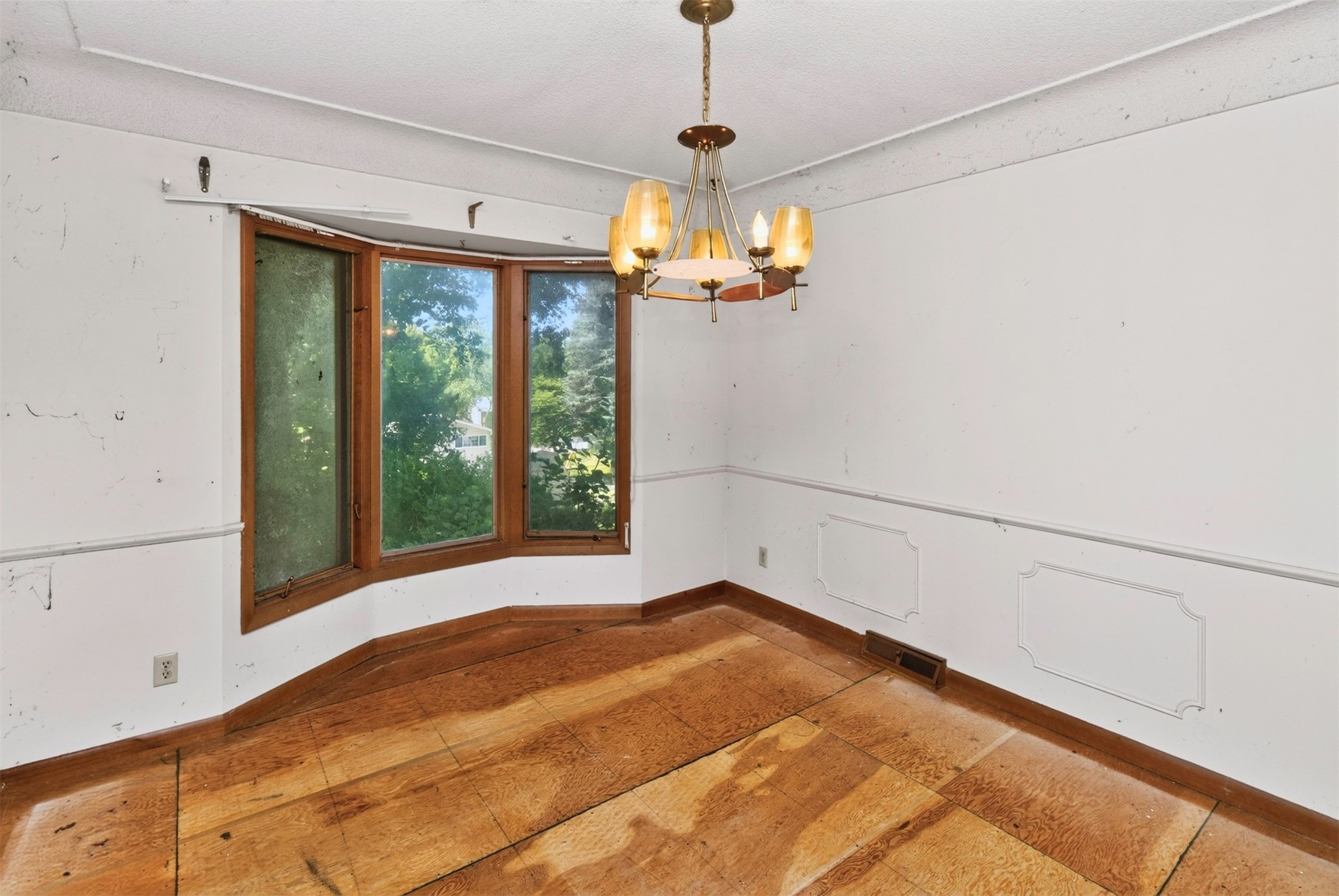 6514 Lincoln Avenue Property Photo 9