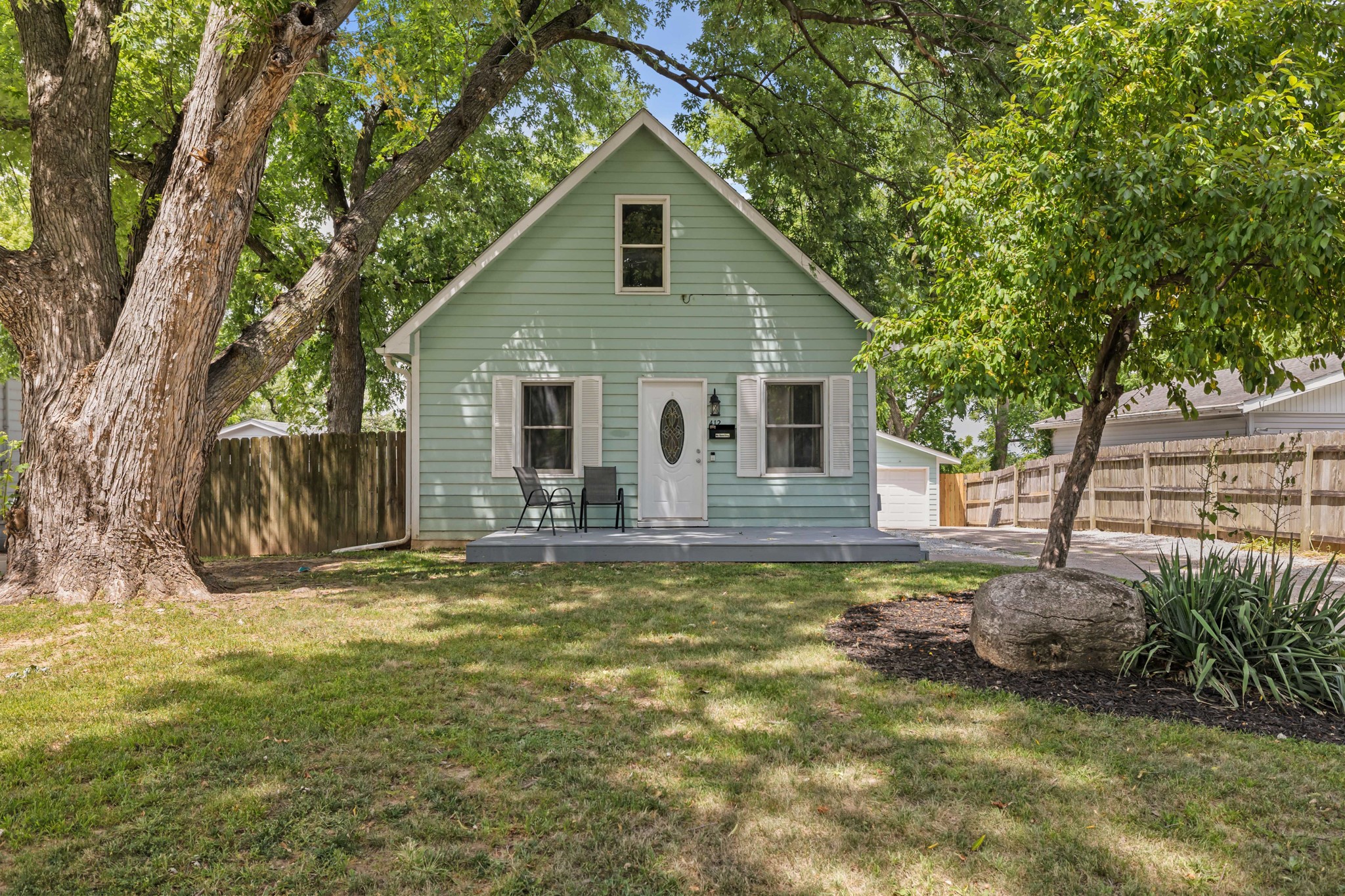 412 E Gray Street Property Photo 1