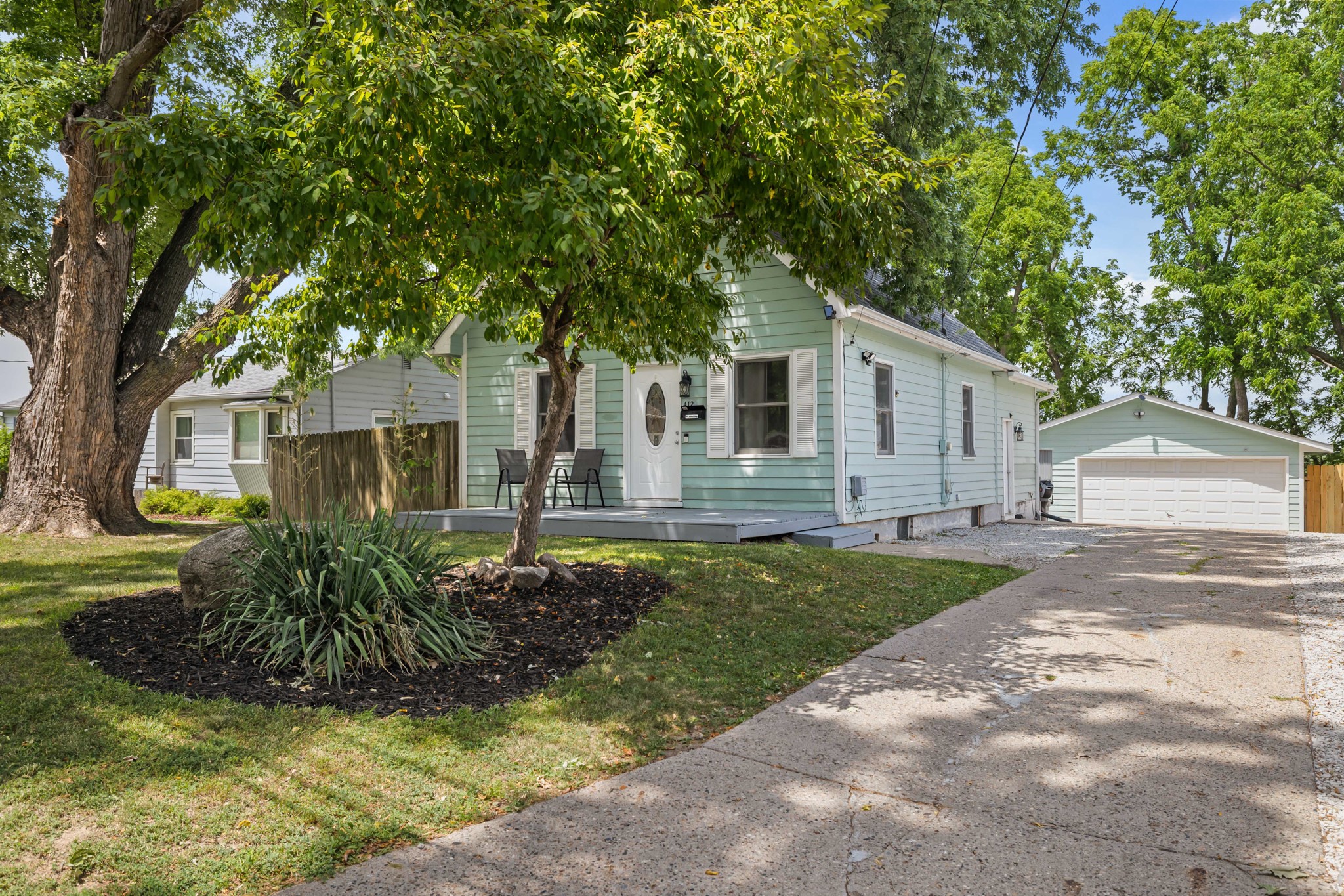 412 E Gray Street Property Photo 2
