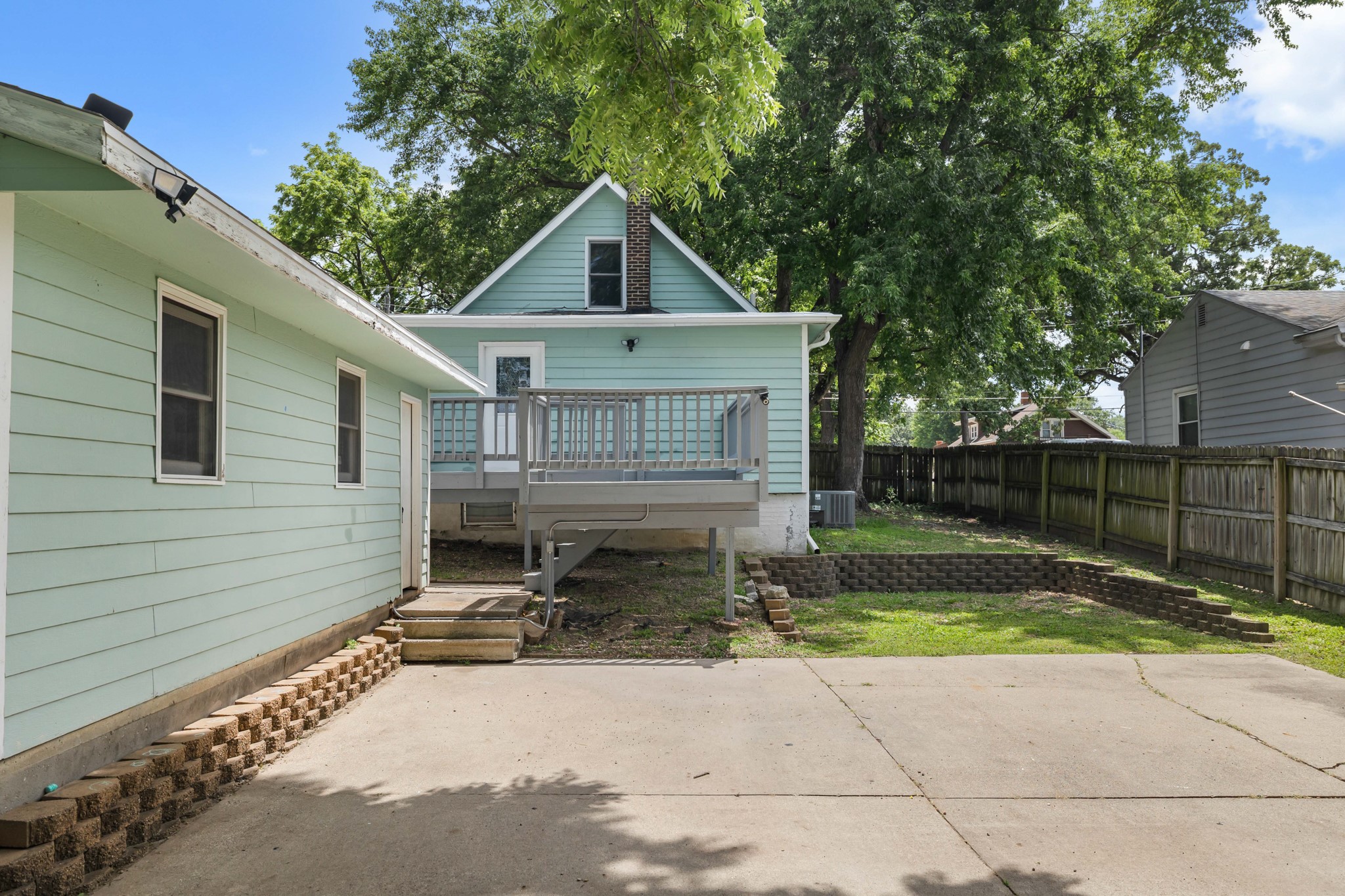412 E Gray Street Property Photo 22