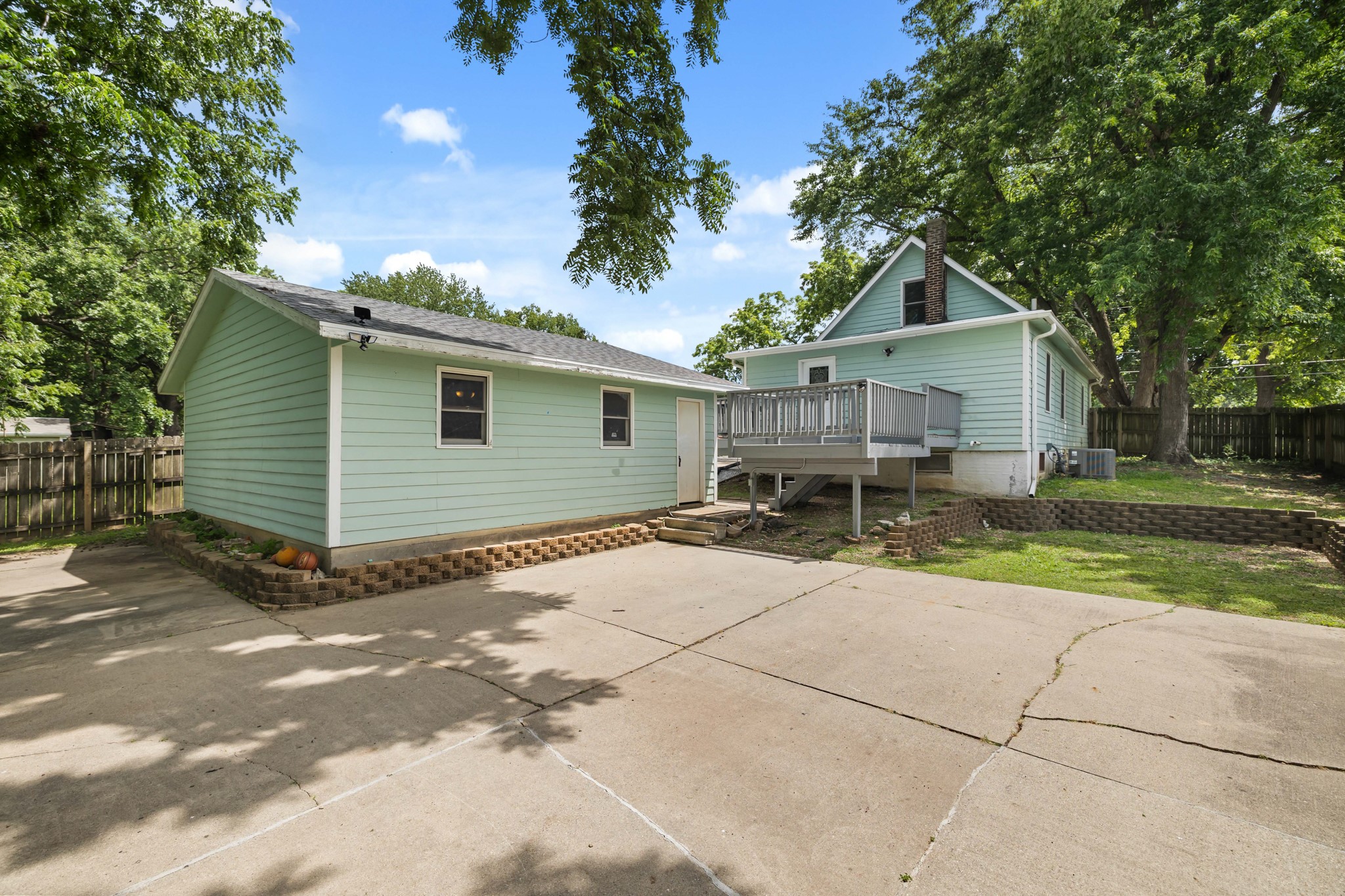 412 E Gray Street Property Photo 23