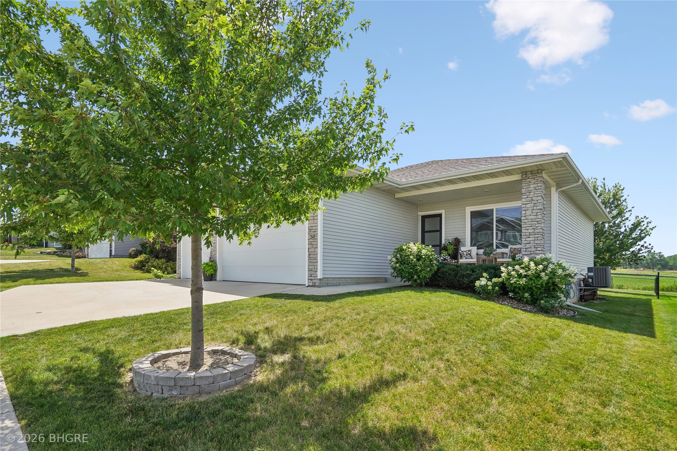 30 Se Waddell Way Property Photo 2
