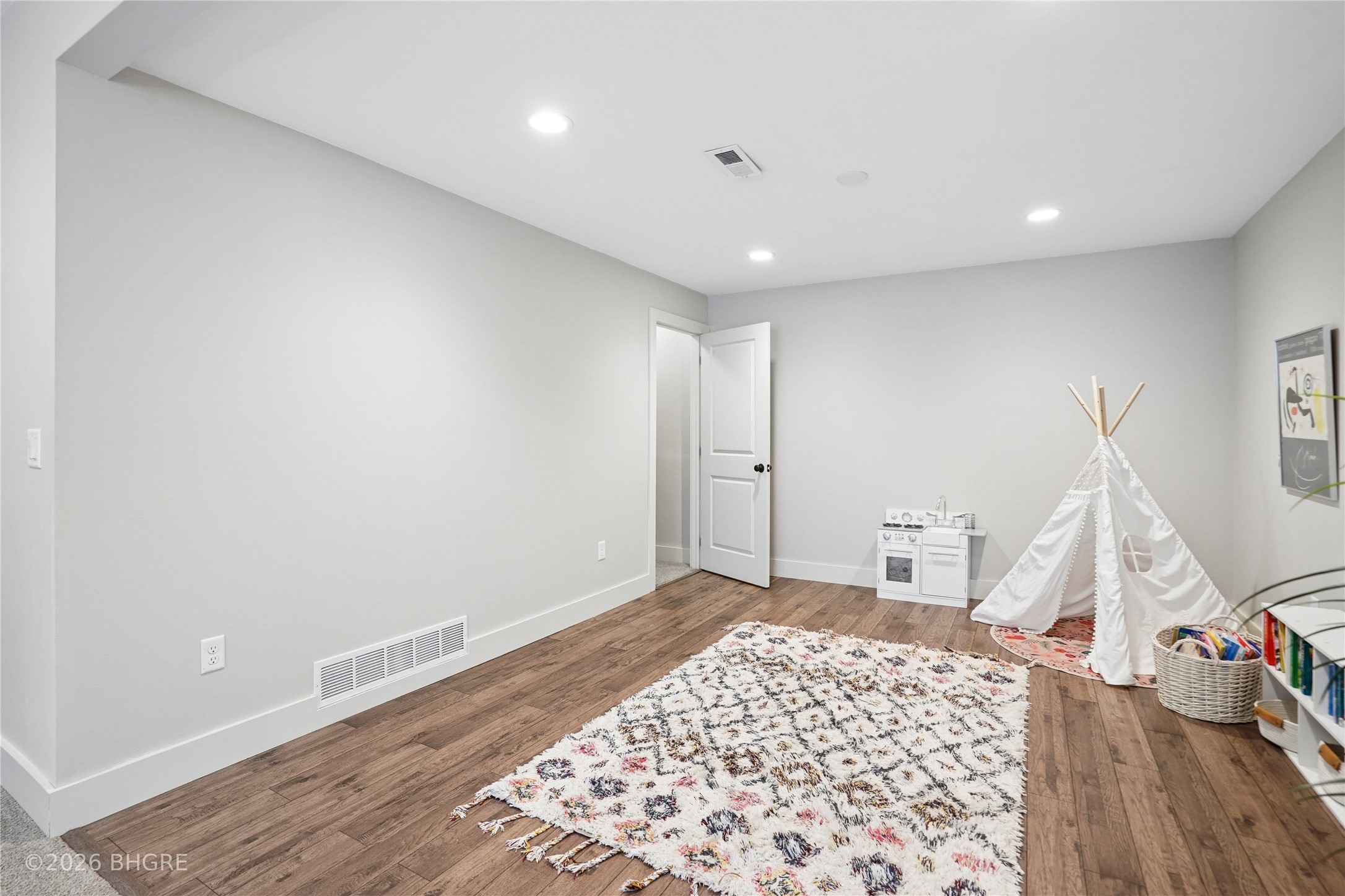 30 Se Waddell Way Property Photo 16