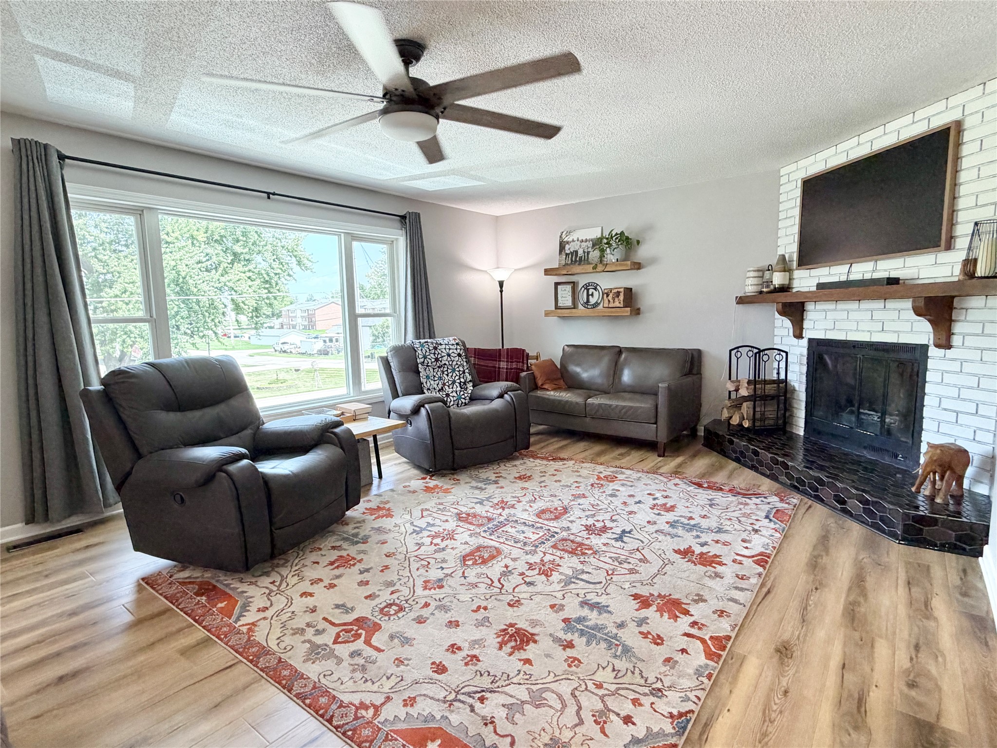 1115 N 9th Avenue E Property Photo 3