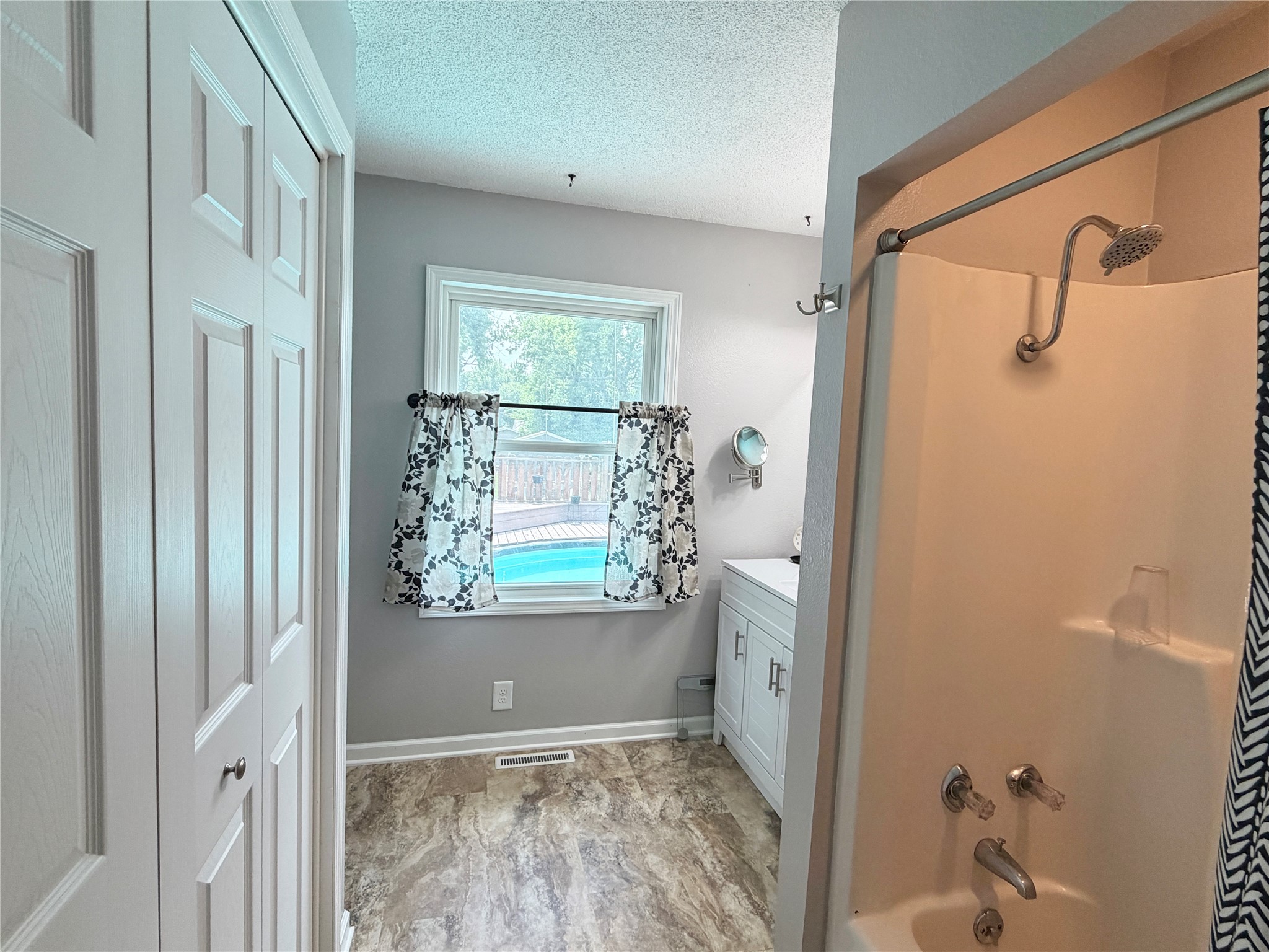 1115 N 9th Avenue E Property Photo 10