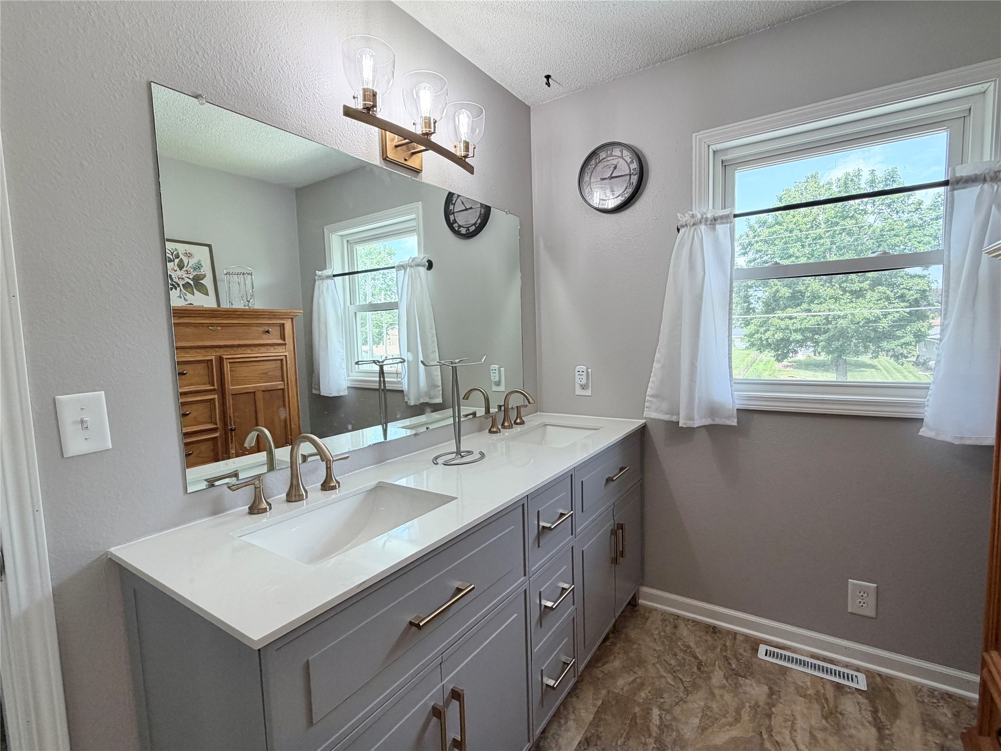1115 N 9th Avenue E Property Photo 15