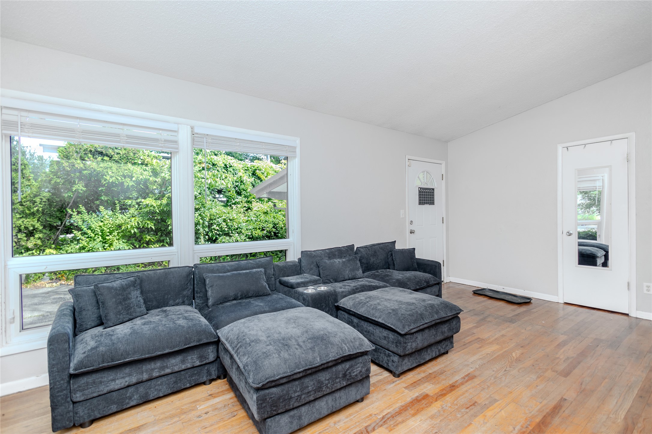 2507 E Tiffin Avenue Property Photo 4