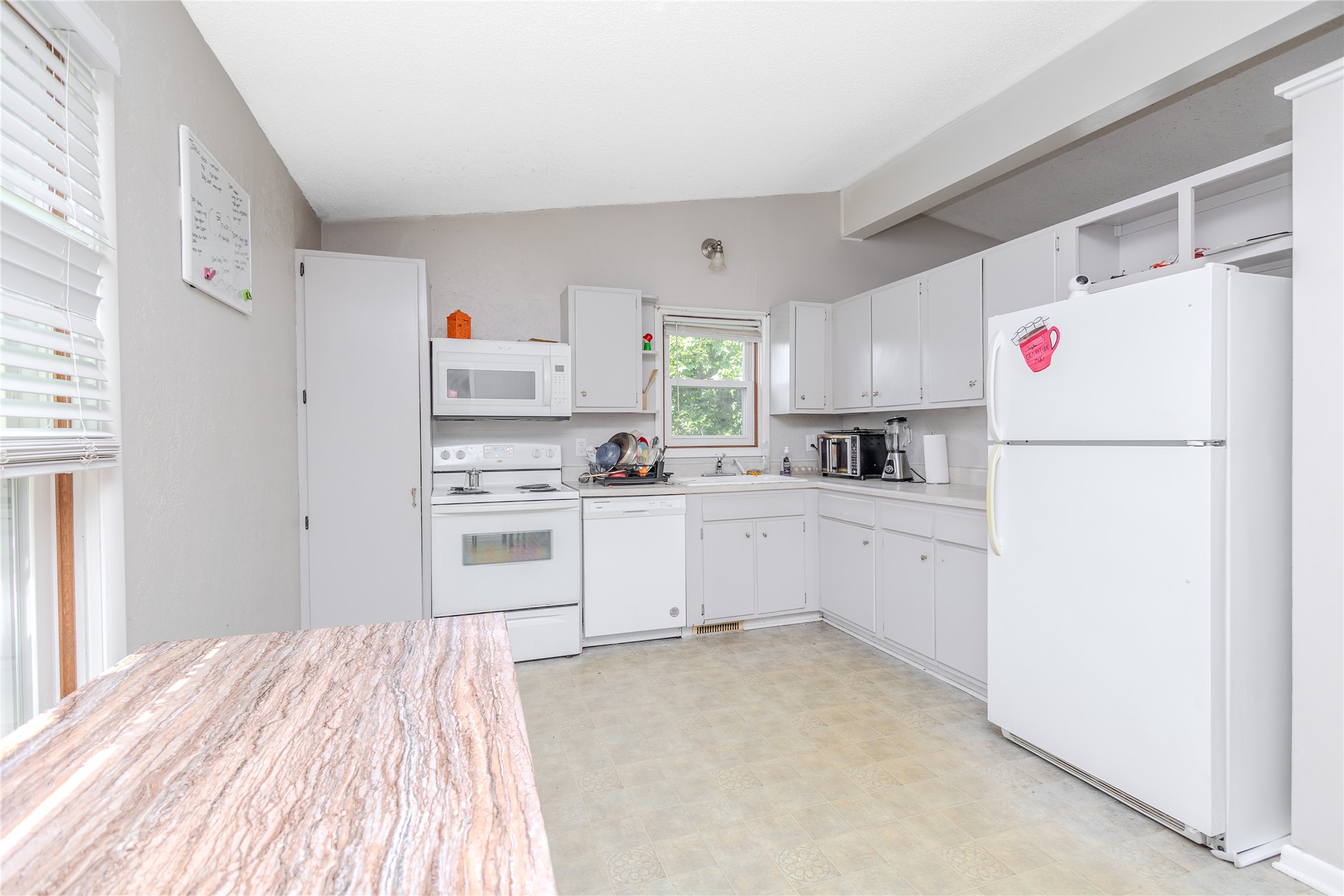 2507 E Tiffin Avenue Property Photo 9