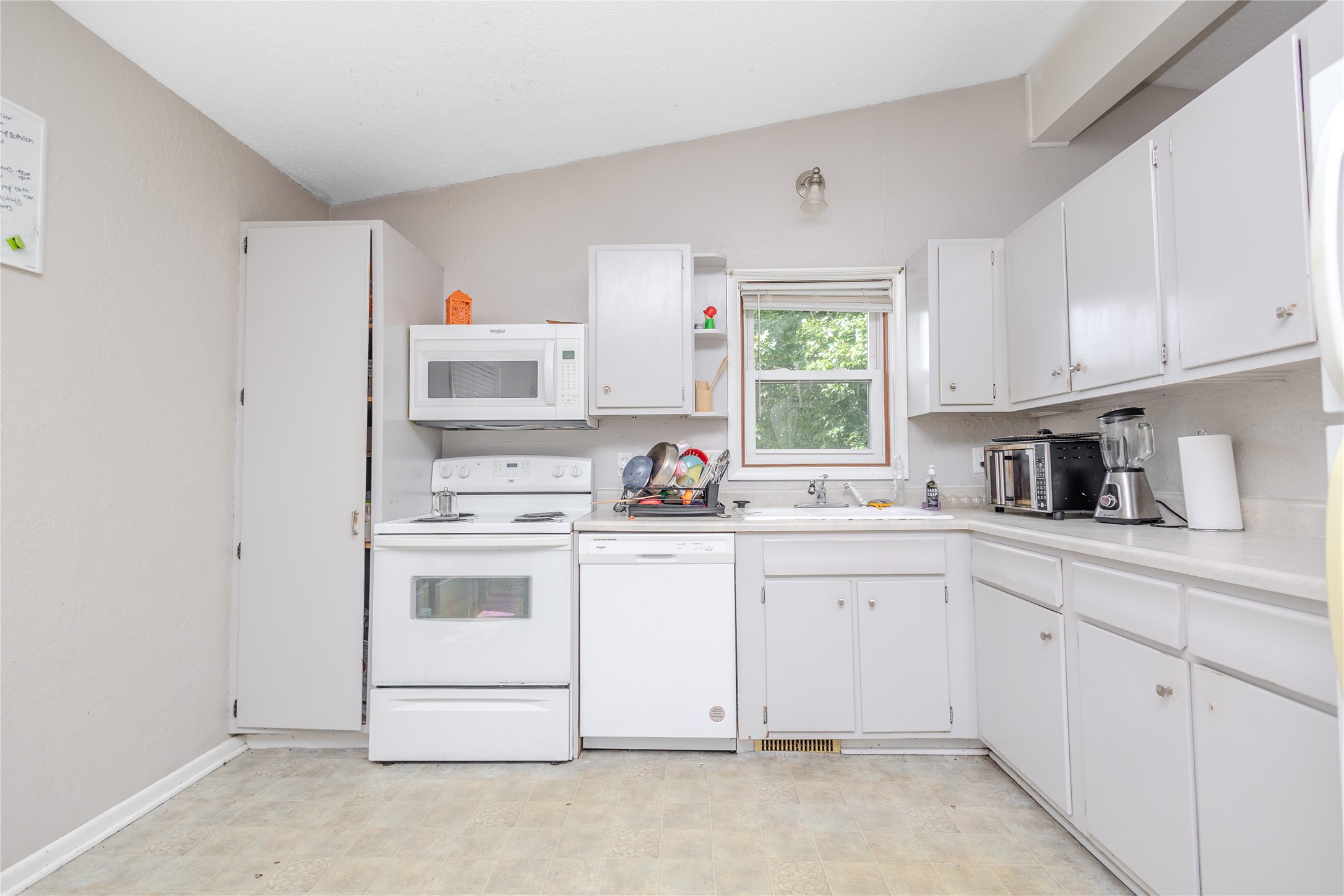 2507 E Tiffin Avenue Property Photo 10