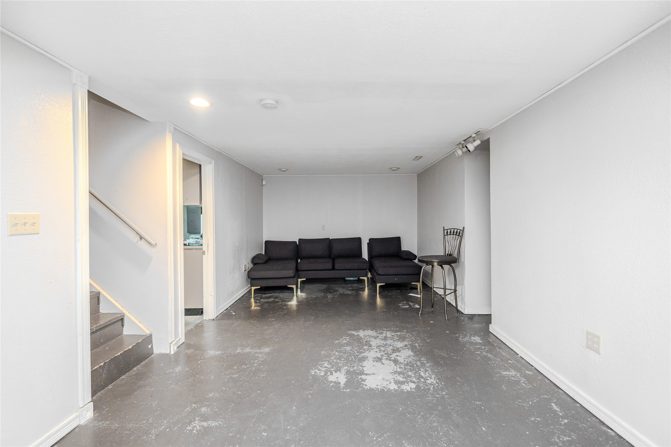 2507 E Tiffin Avenue Property Photo 11