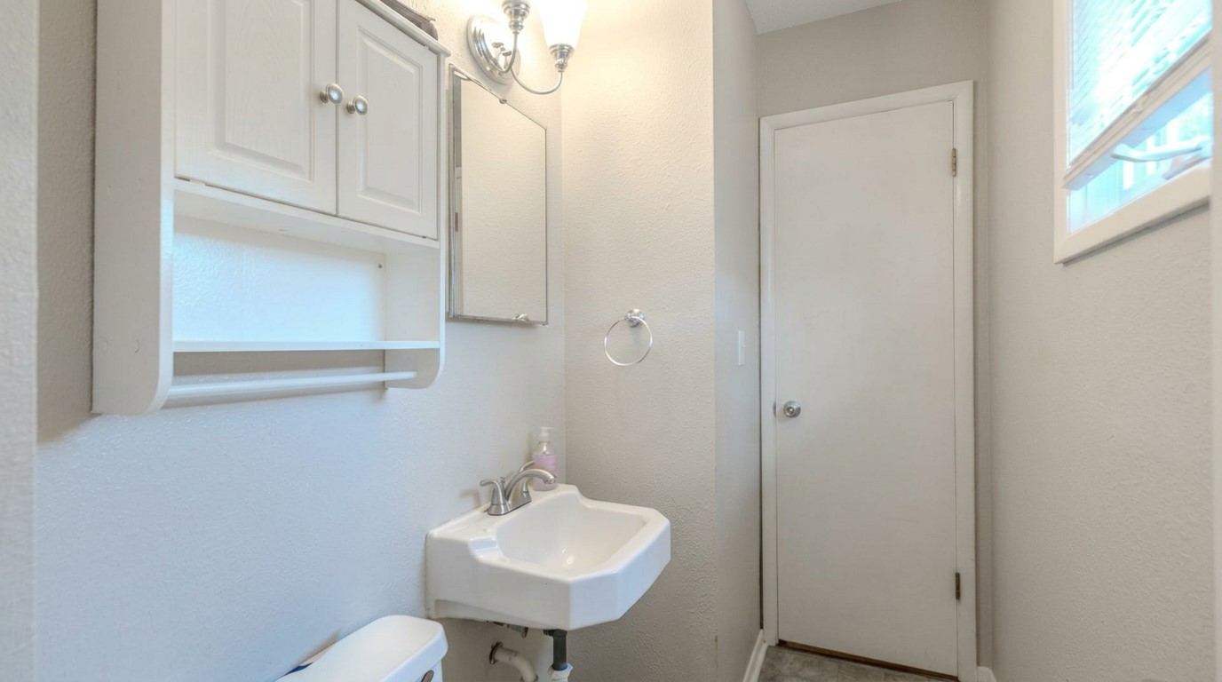 2507 E Tiffin Avenue Property Photo 13