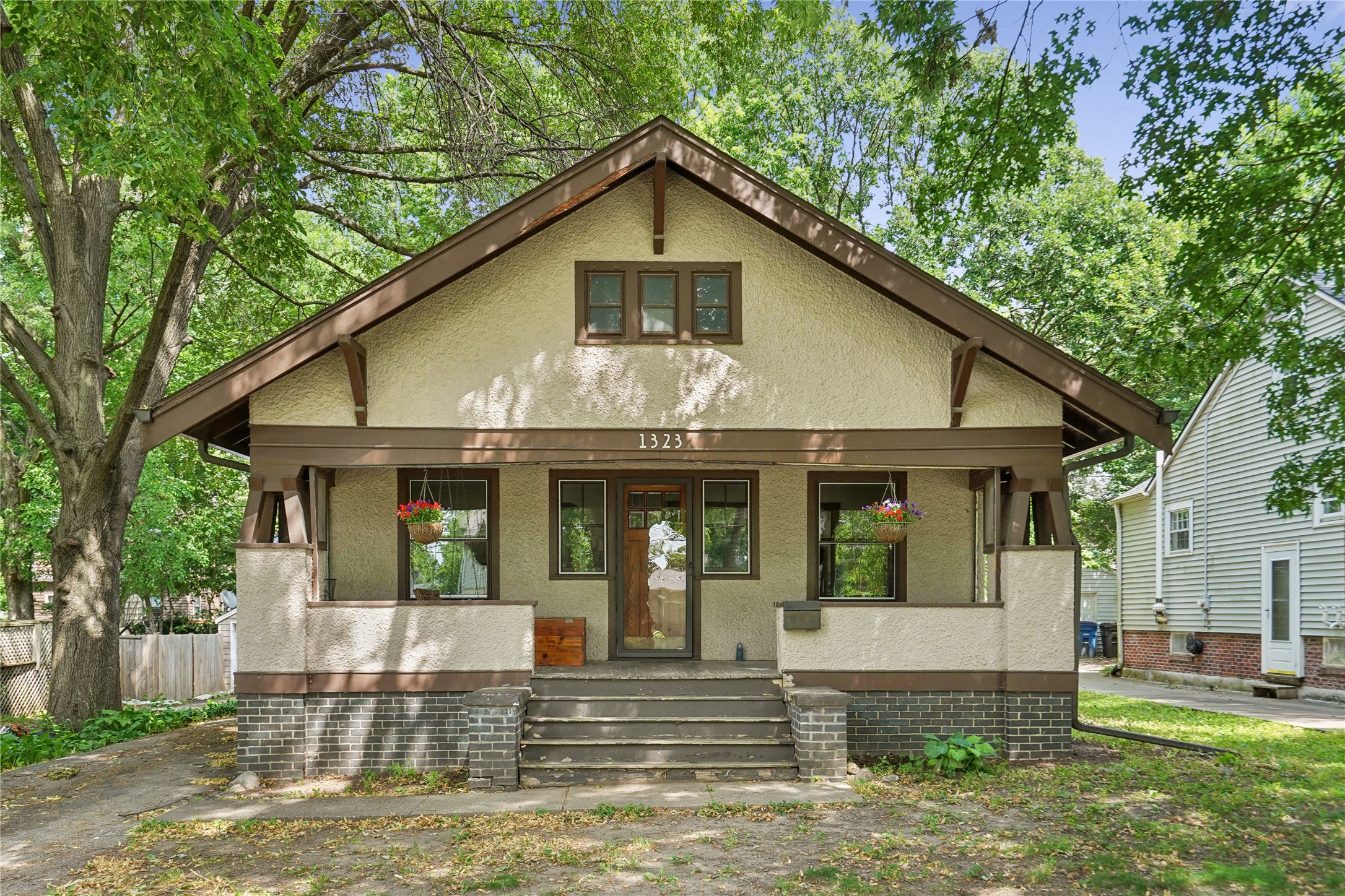 1323 46th Street Property Photo 1