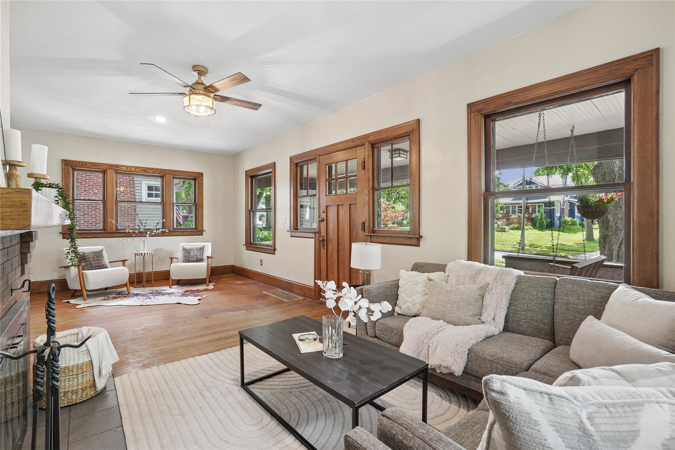 1323 46th Street Property Photo 3