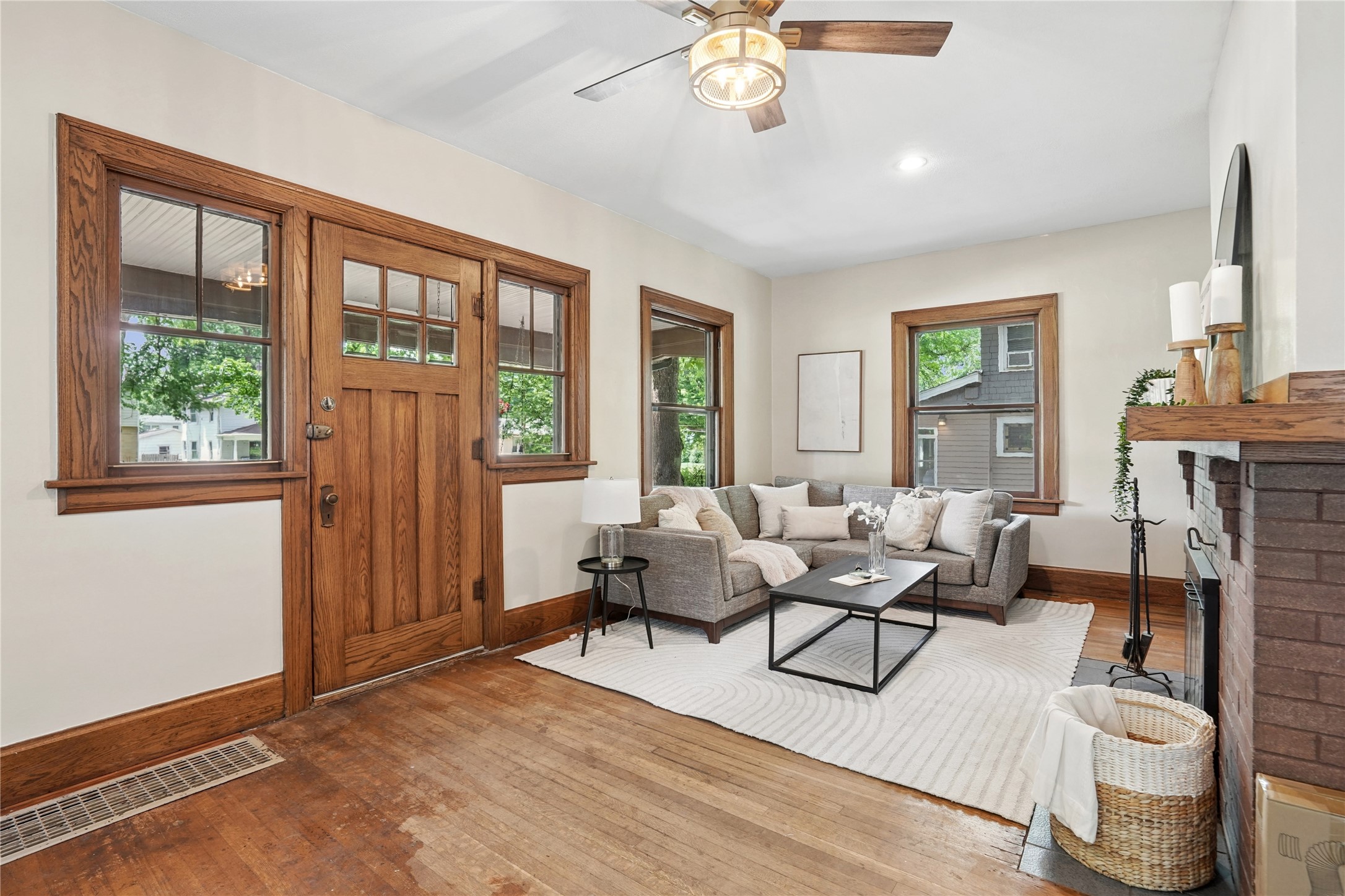 1323 46th Street Property Photo 4
