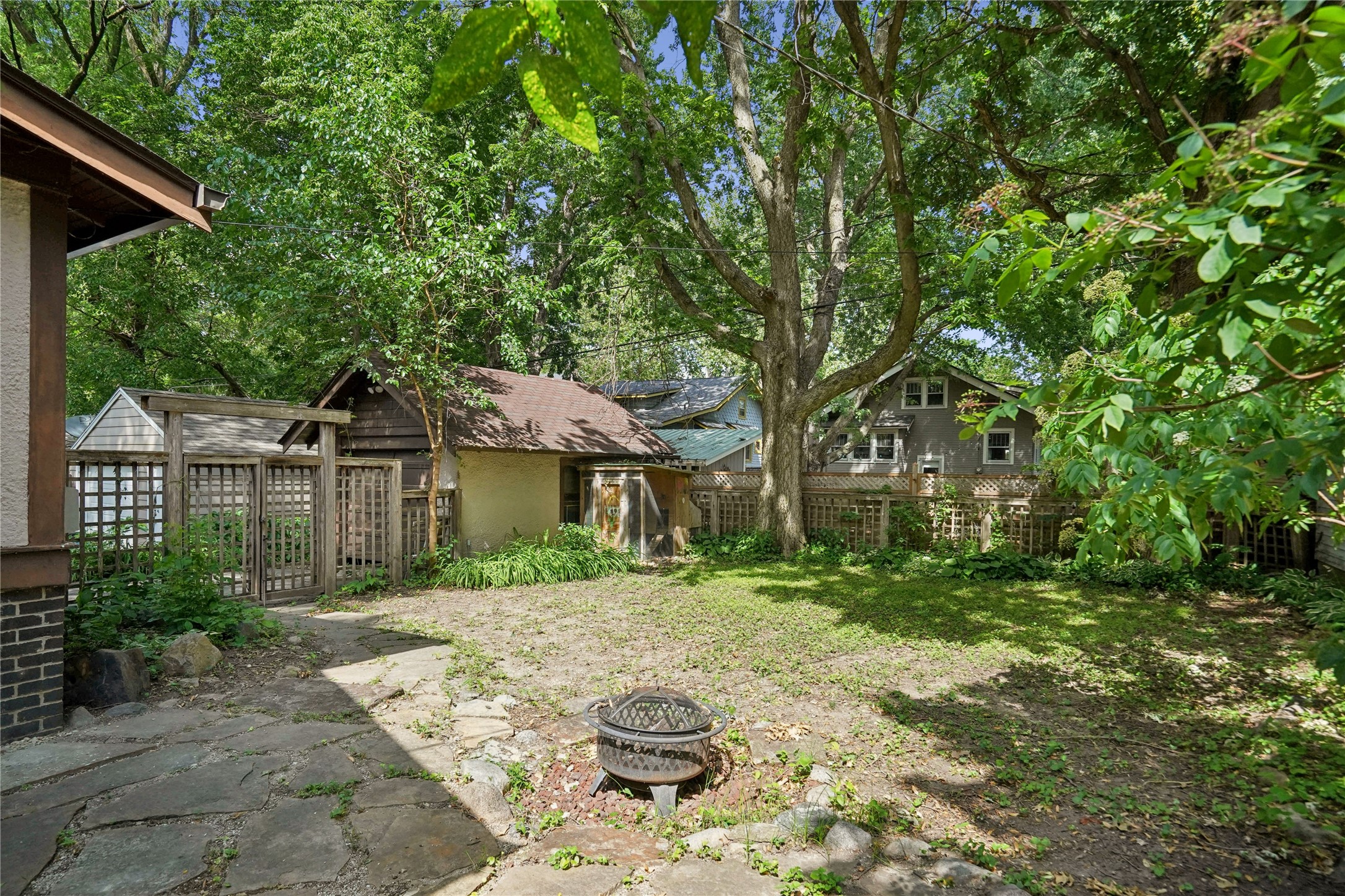 1323 46th Street Property Photo 25