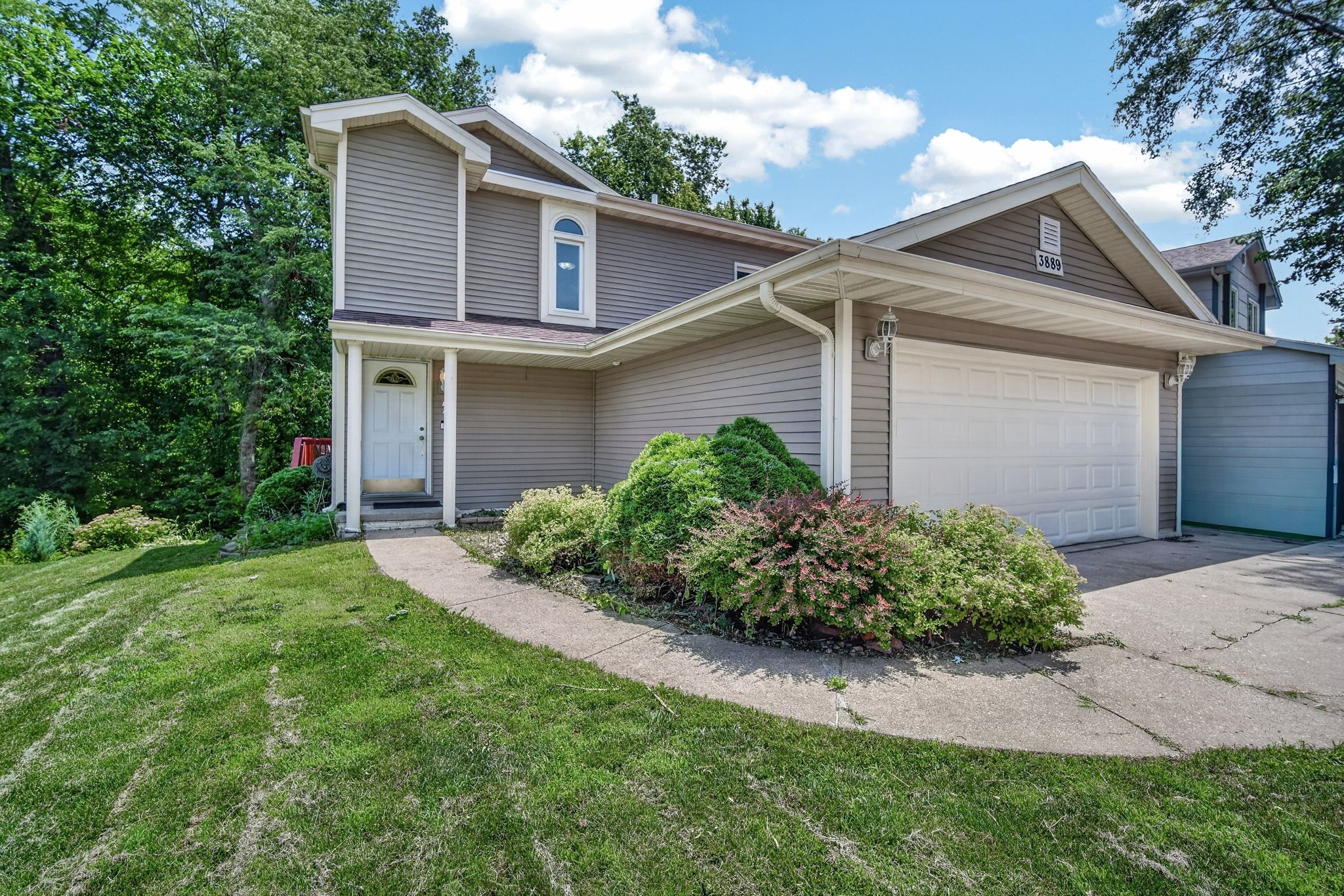 3889 92nd Drive Property Photo 3